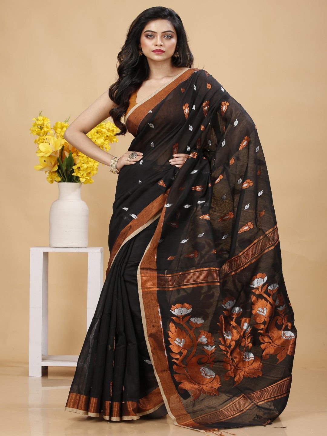 

Bong ButiQ Woven Design Silk Cotton Saree with Zari Border, Black