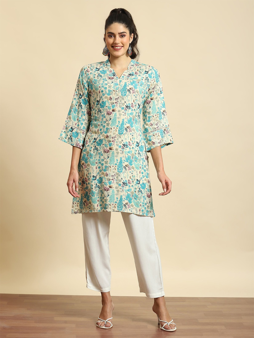 

Shree Floral Printed V-Neck Liva Kurti, Blue