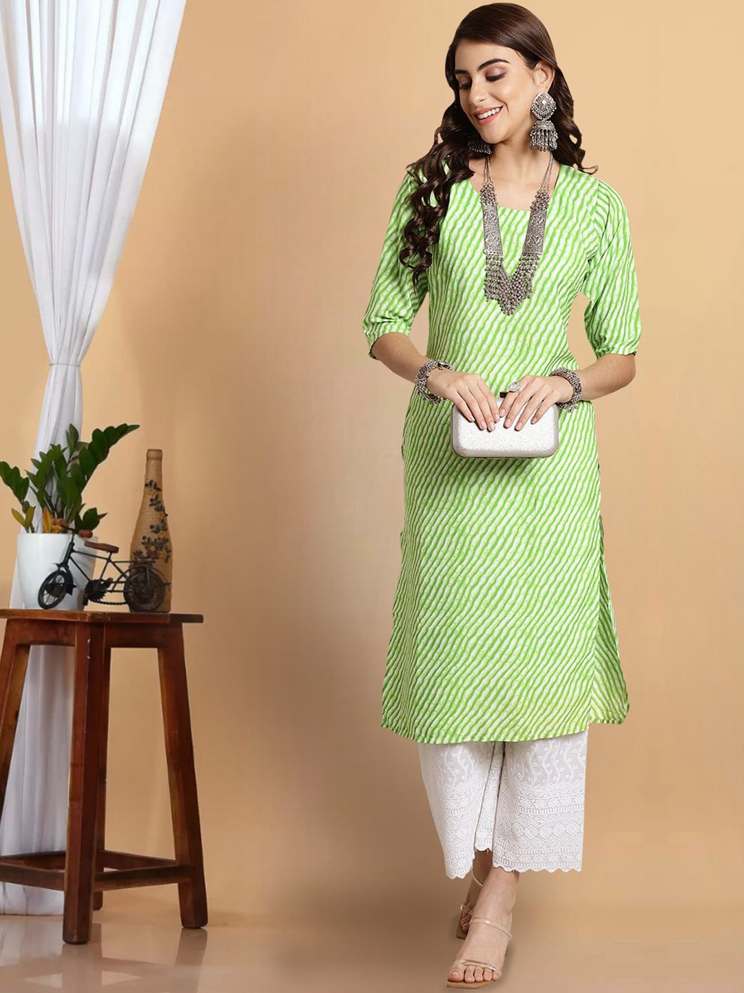 

7Threads Women Geometric Printed Thread Work Floral Crepe Kurta, Multi
