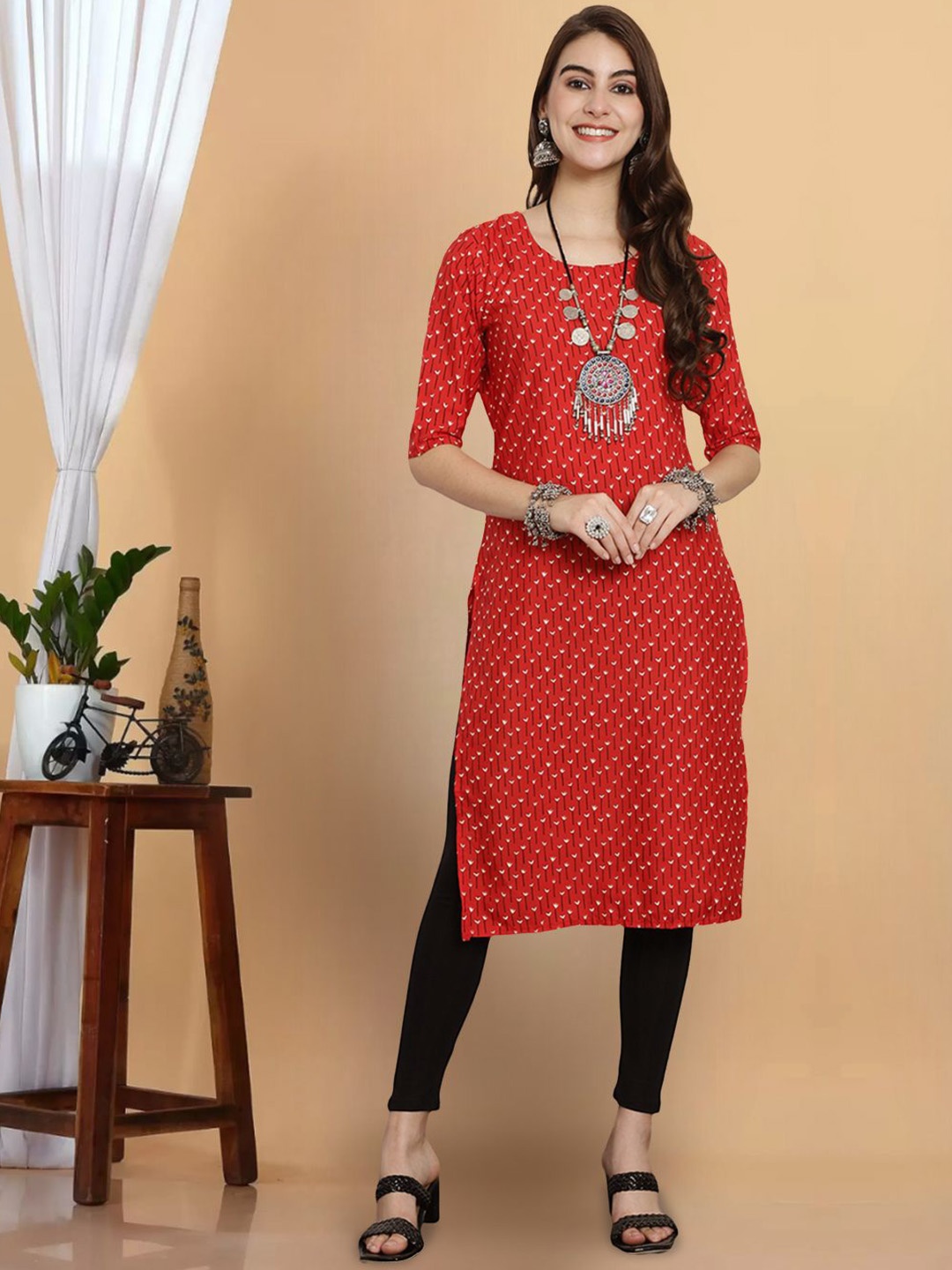 

7Threads Abstract Printed Round Neck Straight Kurta, Red
