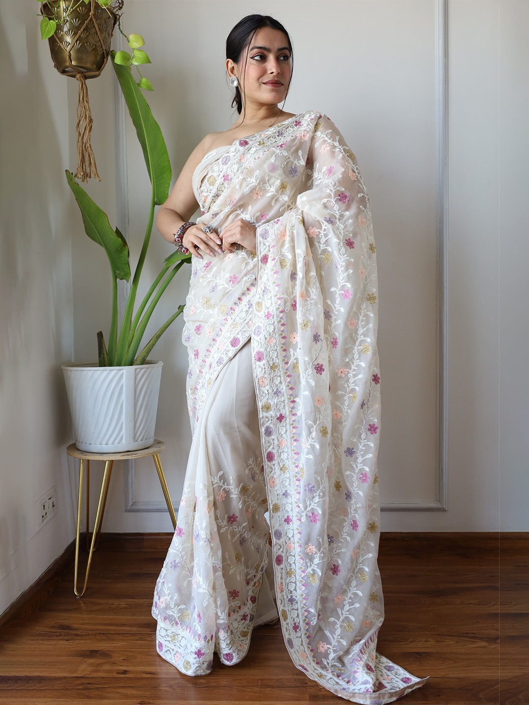

Munir Floral Embroidered Organza Saree, Off white