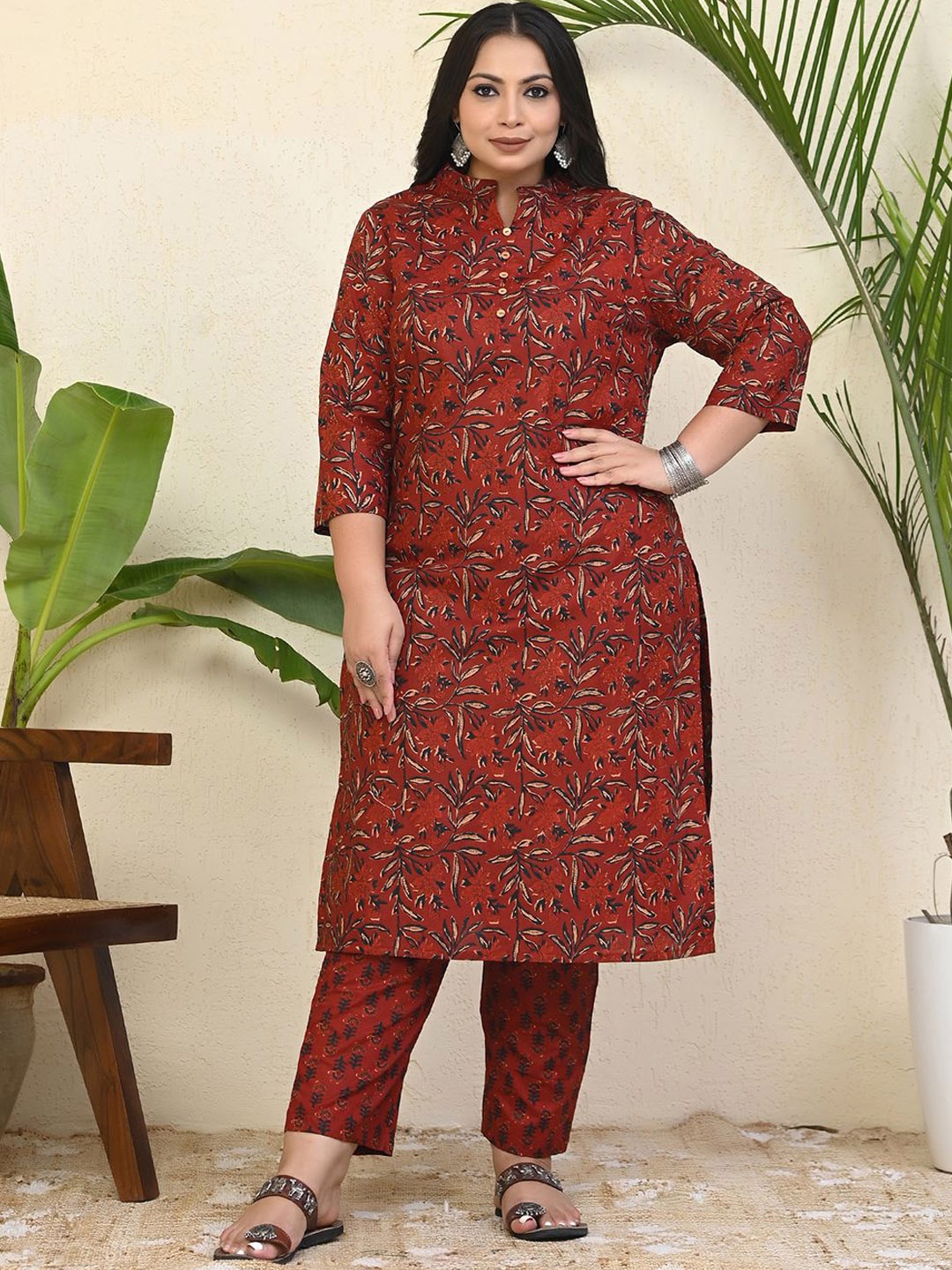 

Aspriya Plus Size Floral Printed Mandarin Collar Pure Cotton Straight Kurta with Trousers, Maroon