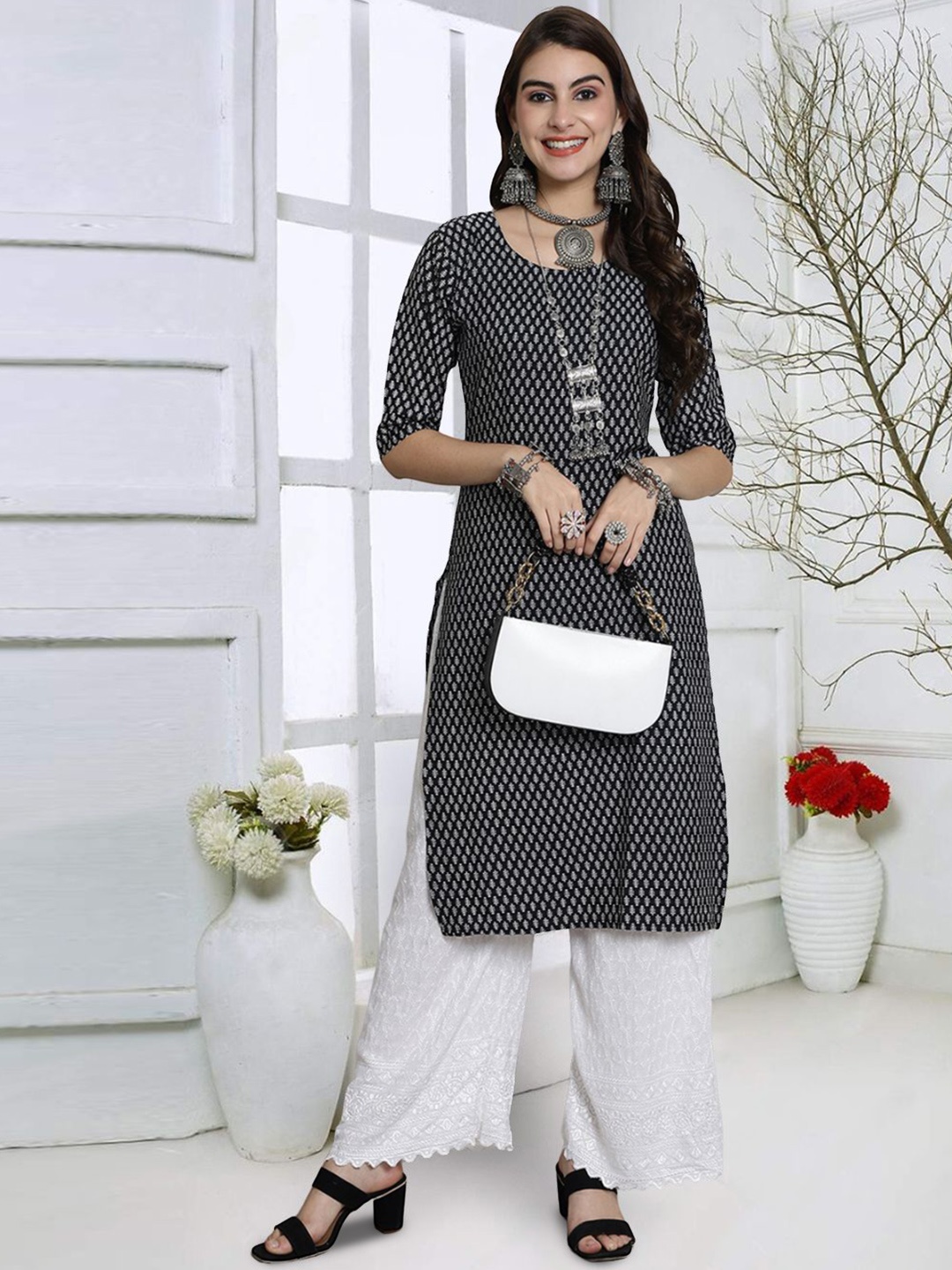 

7Threads Geometric Printed Round Neck Regular Crepe Straight Kurta, Black