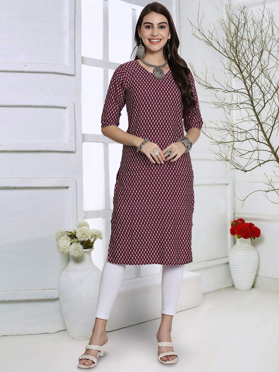 

7Threads Geometric Printed Round Neck Crepe Straight Kurta, Maroon