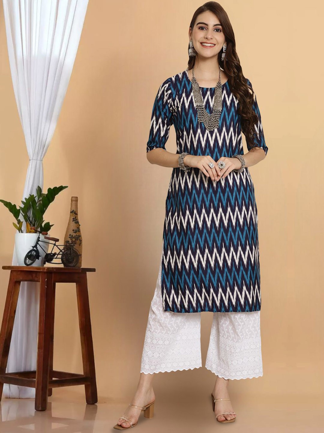 

7Threads Geometric Printed Round Neck Straight Kurta, Navy blue