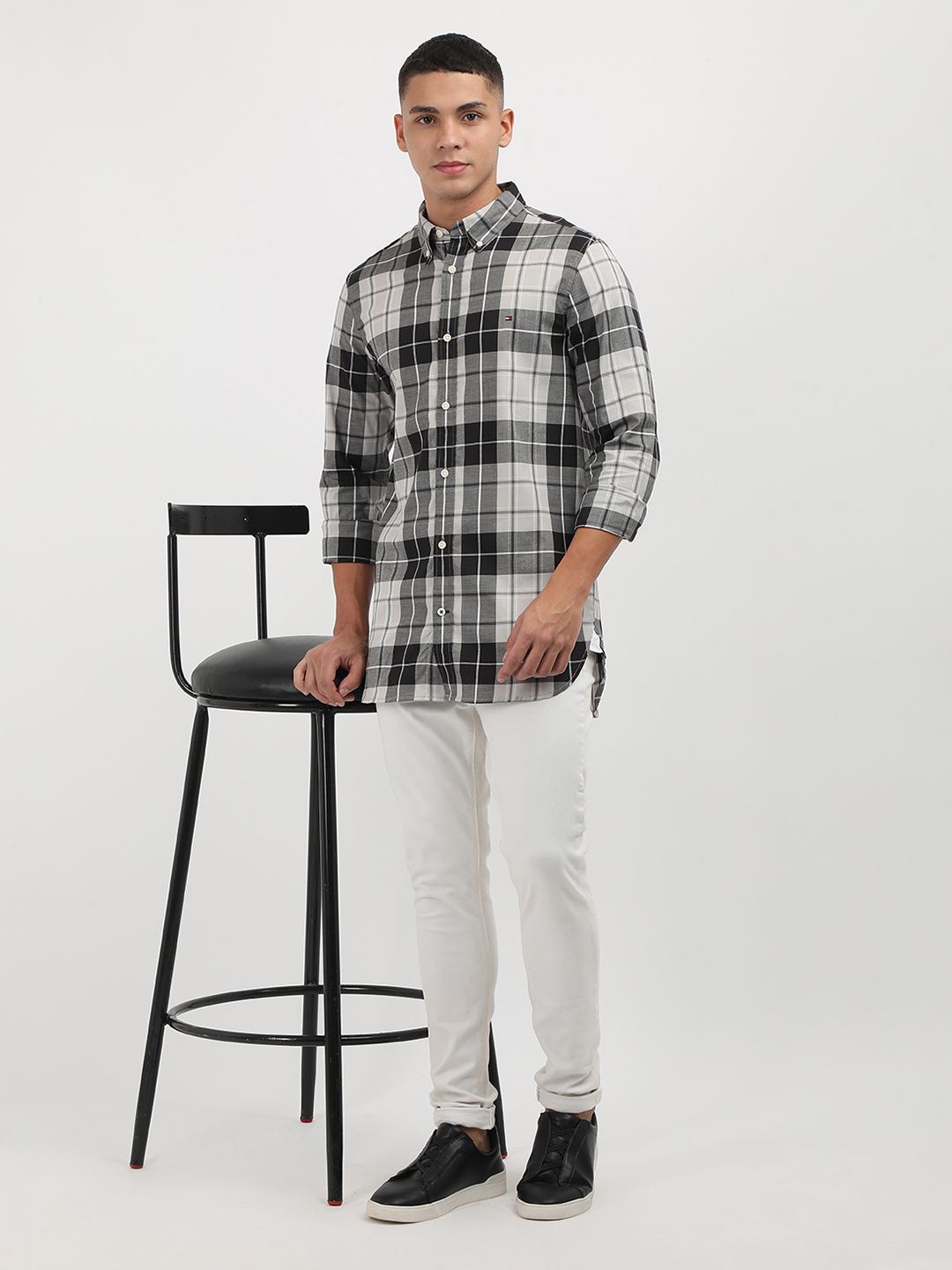 

Tommy Hilfiger Men Slim Fit Tartan Checks Opaque Checked Casual Shirt, Grey