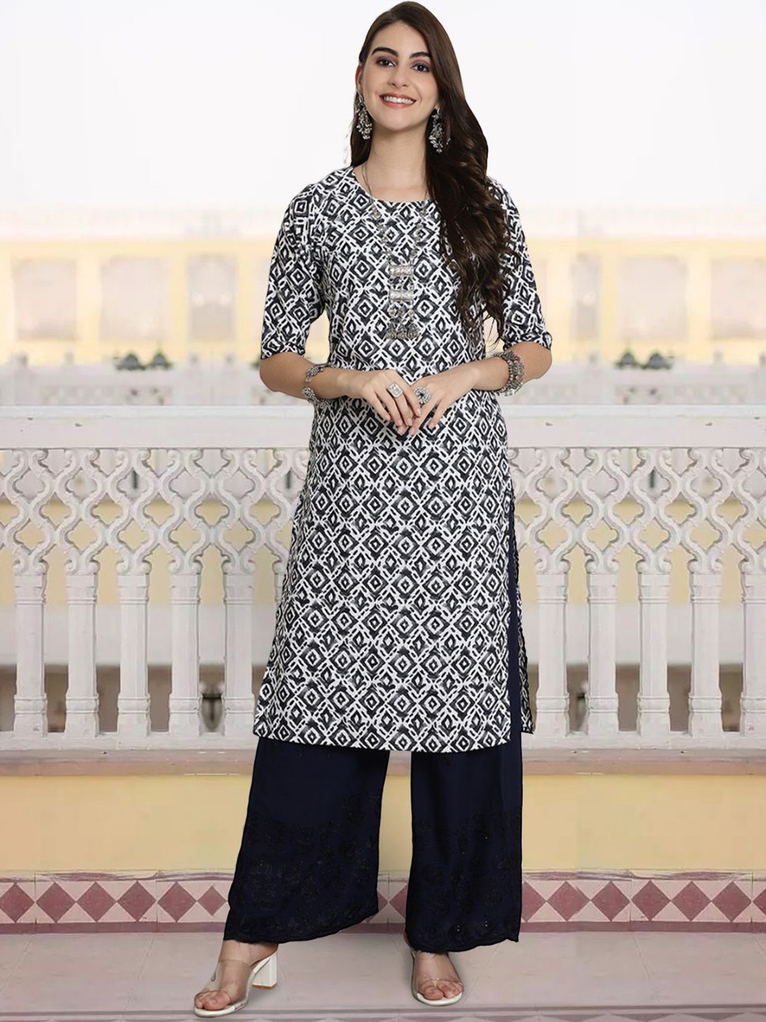 

7Threads Geometric Printed Regular Crepe Straight Kurta, Black