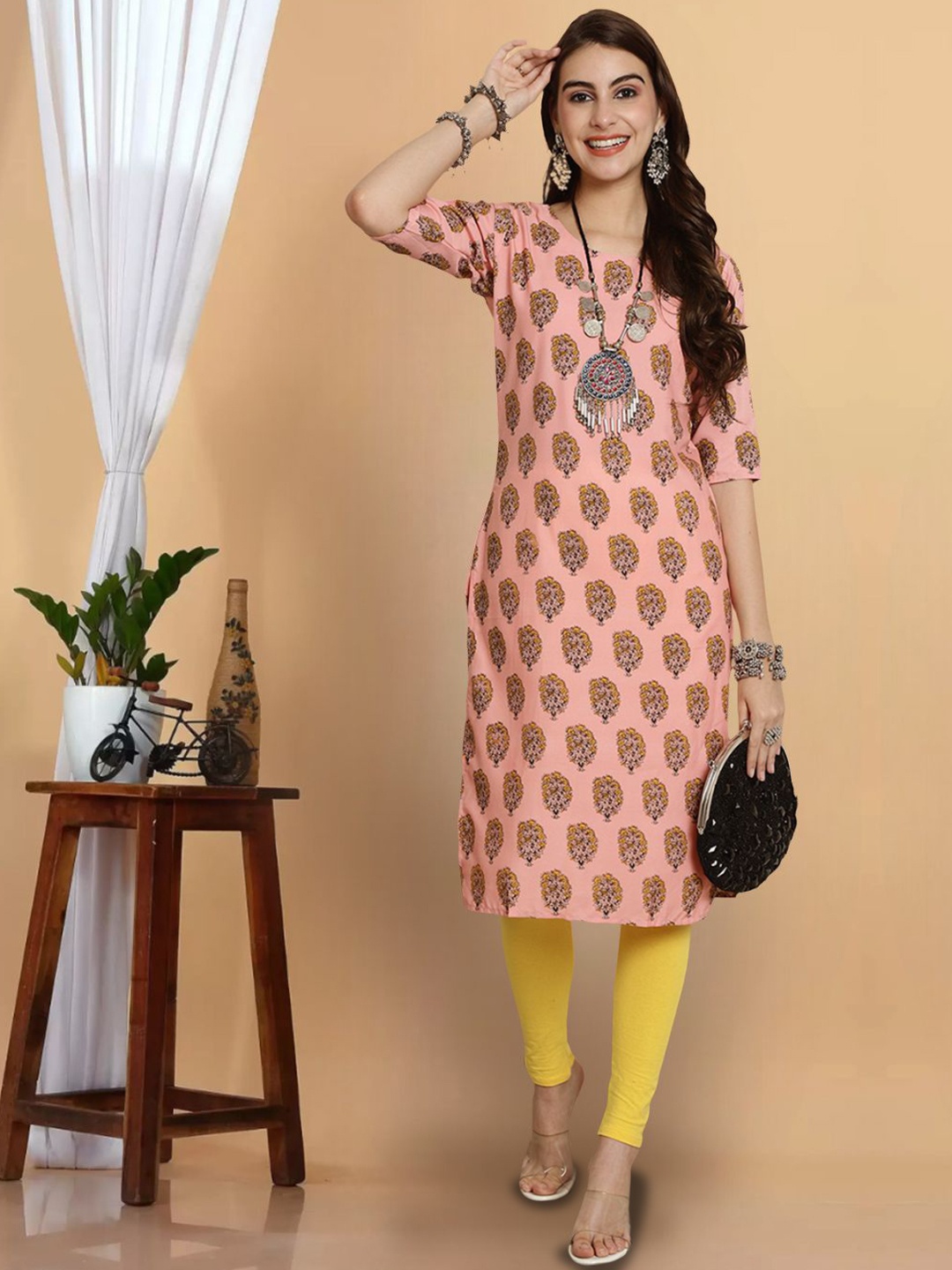 

7Threads Floral Printed Round Neck Straight Kurta, Pink