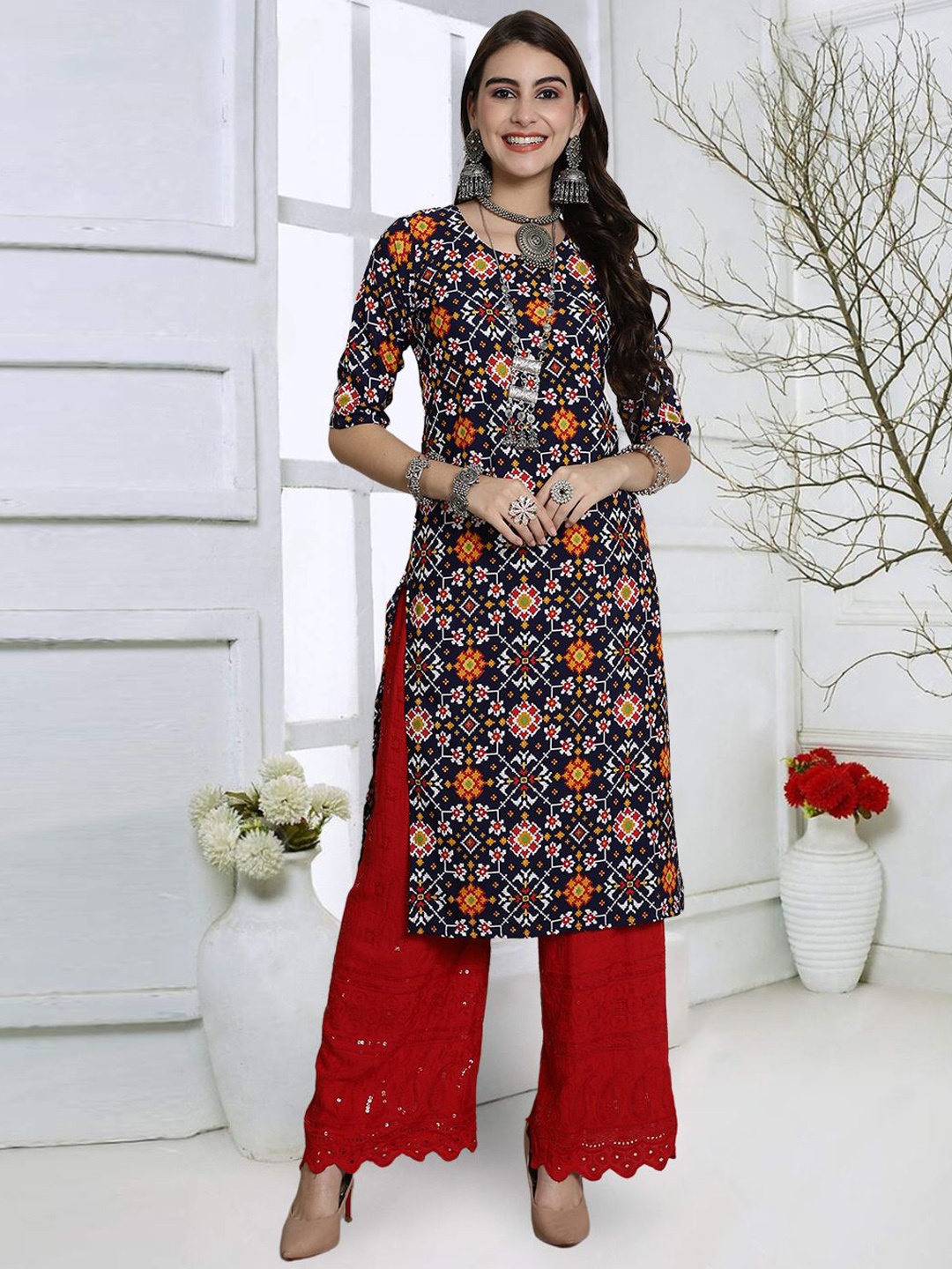 

7Threads Floral Printed Round Neck Crepe Straight Kurta, Black