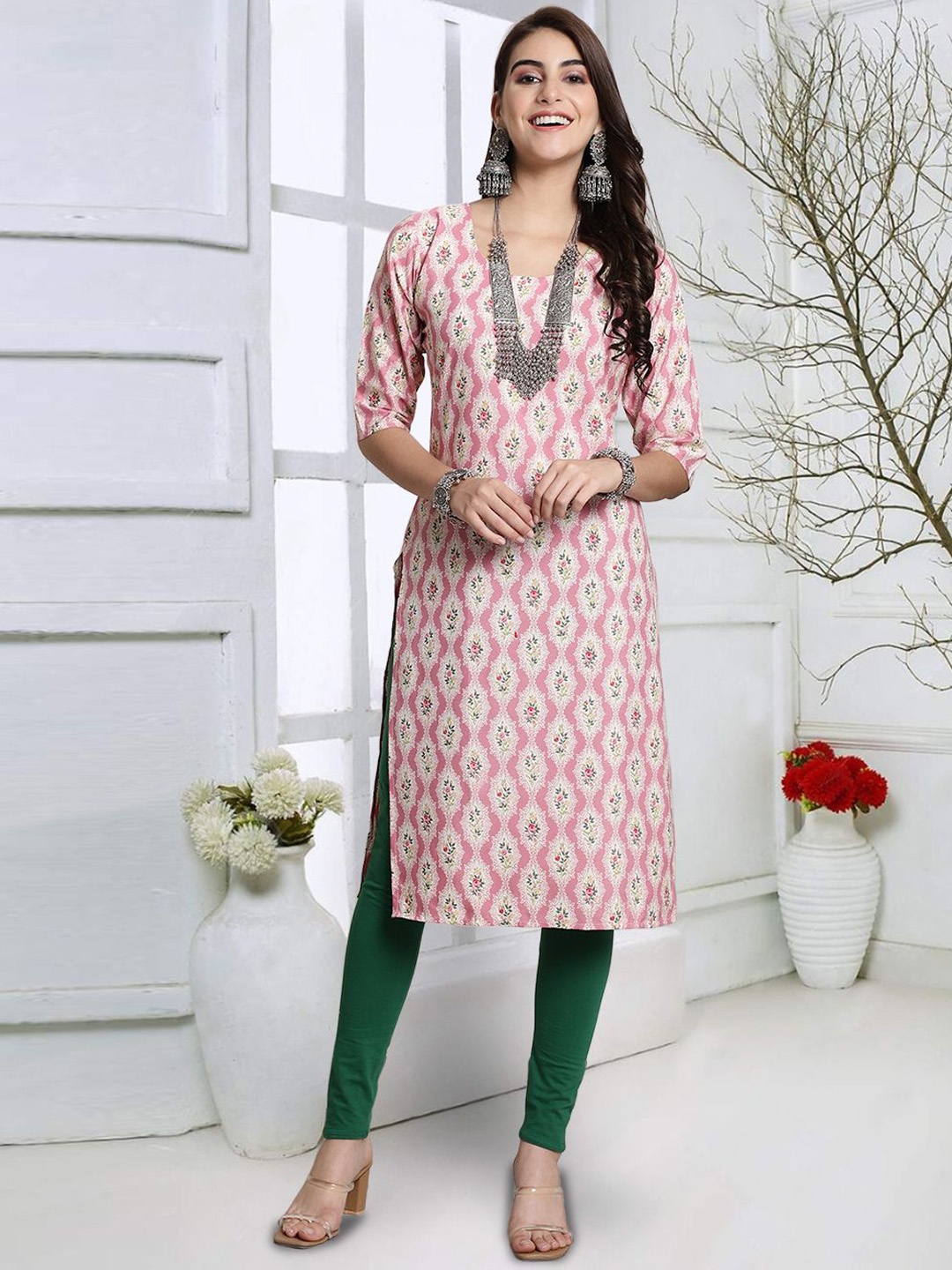 

7Threads Ethnic Motifs Printed Crepe Straight Kurta, Pink