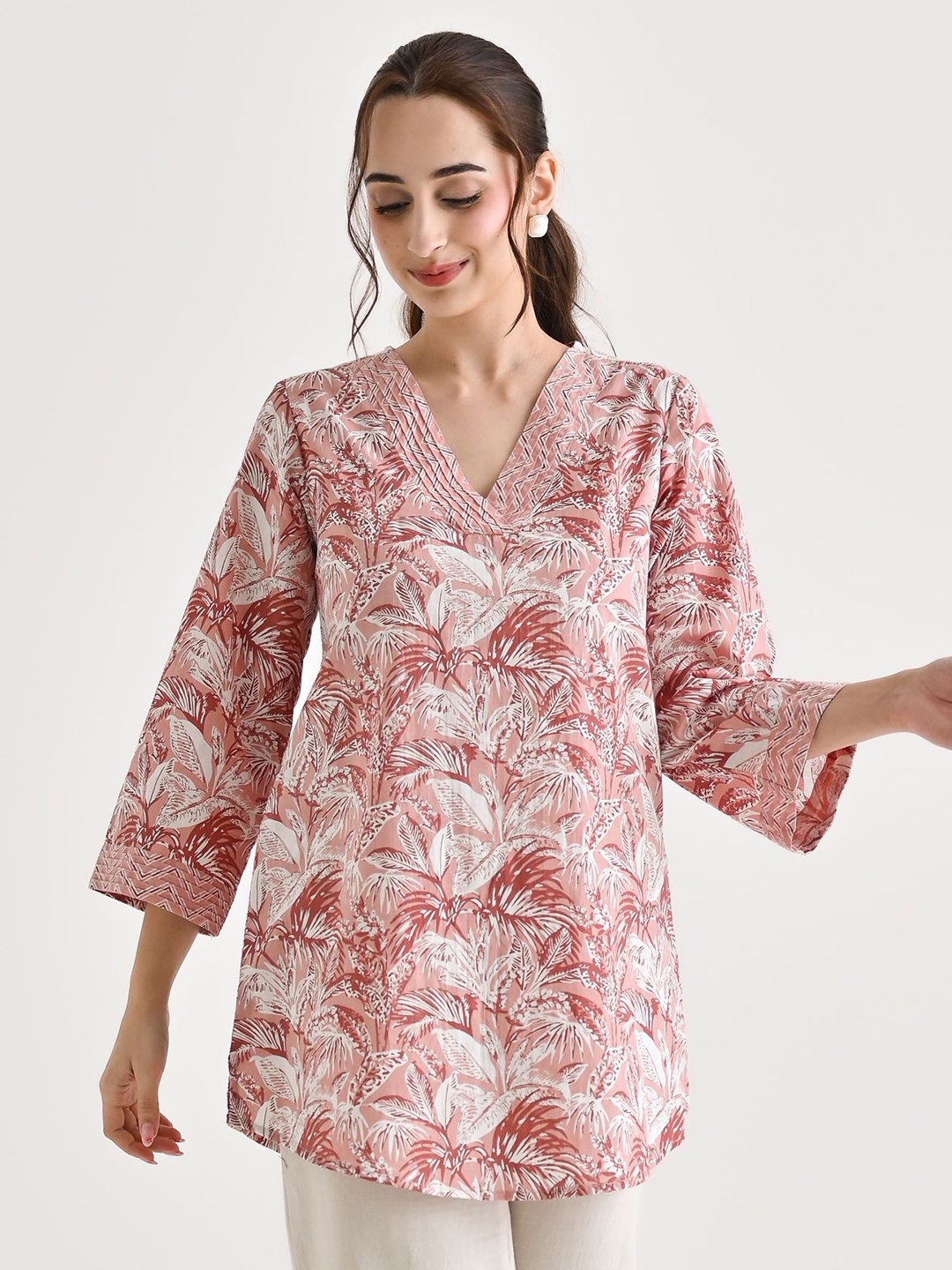 

Rustorange Printed V-Neck Pure Cotton Kurti, Peach