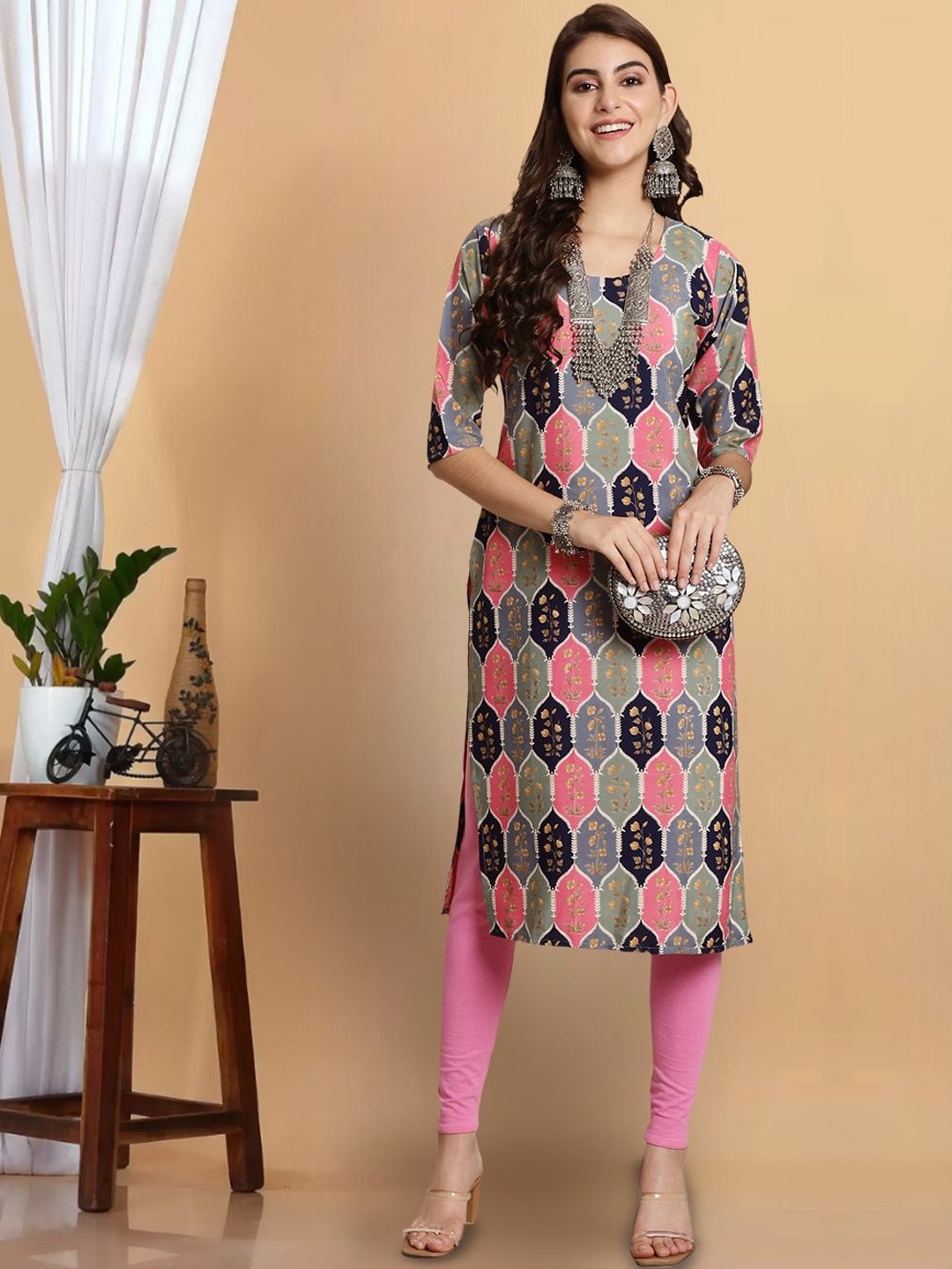 

7Threads Floral Printed Round Neck Straight Kurta, Pink