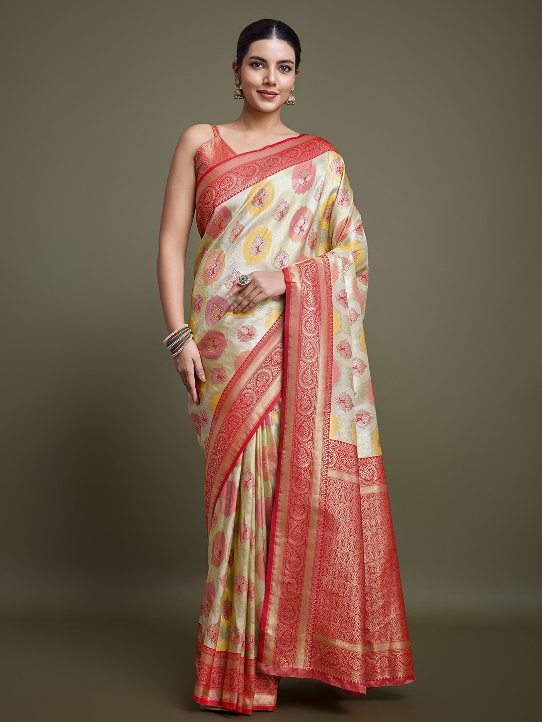 

MONJOLIKA FASHION Ethnic Motifs Zari Banarasi Saree, Red