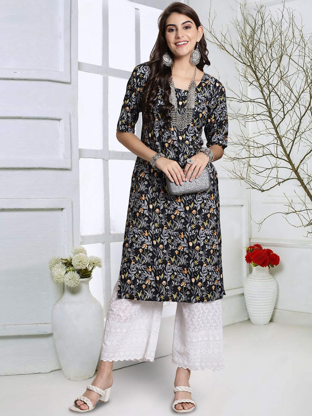 

7Threads Floral Printed Crepe Straight Kurta, Black