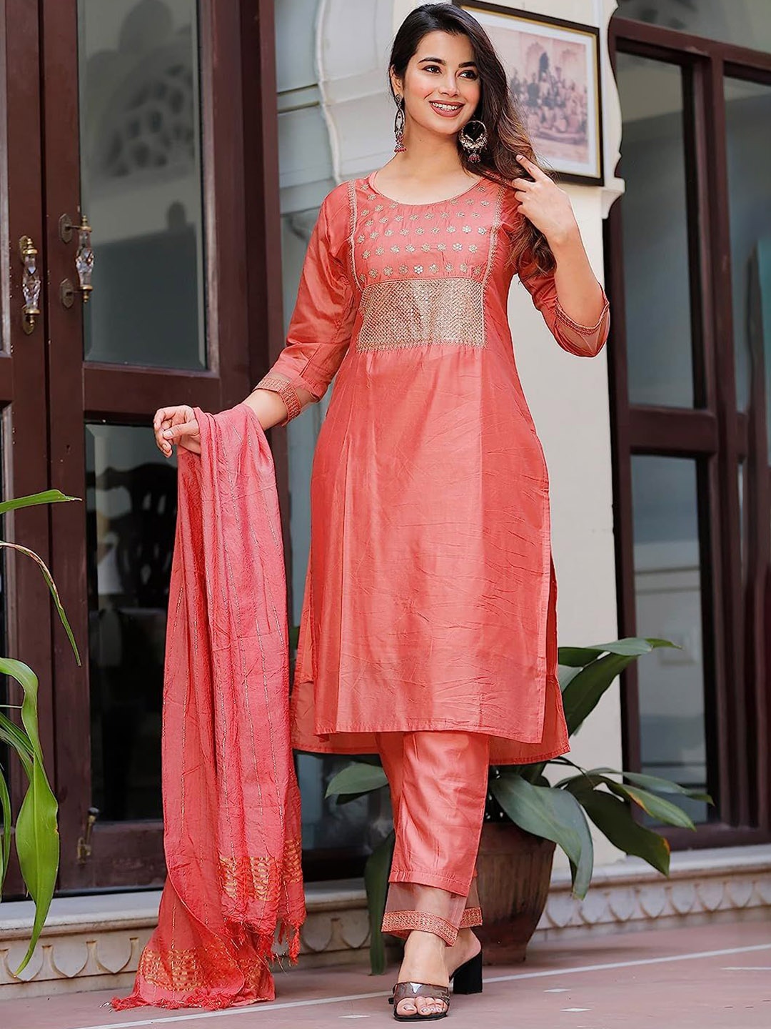 

G4Girl Women Floral Embroidered Regular Sequinned Chanderi Silk Kurta with Trousers & With Dupatta, Peach