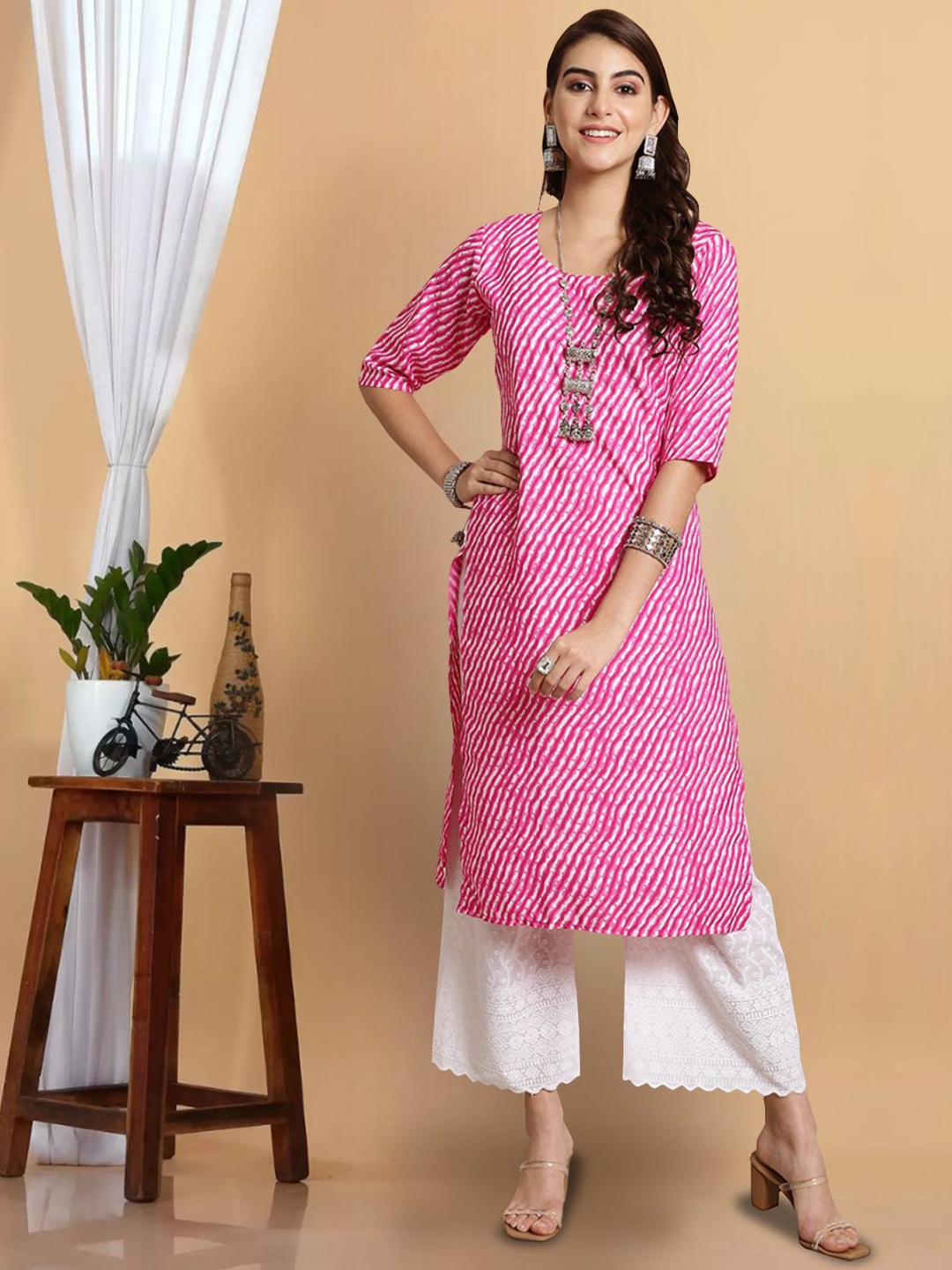 

7Threads Leheriya Printed Round Neck Crepe Straight Kurta, Pink