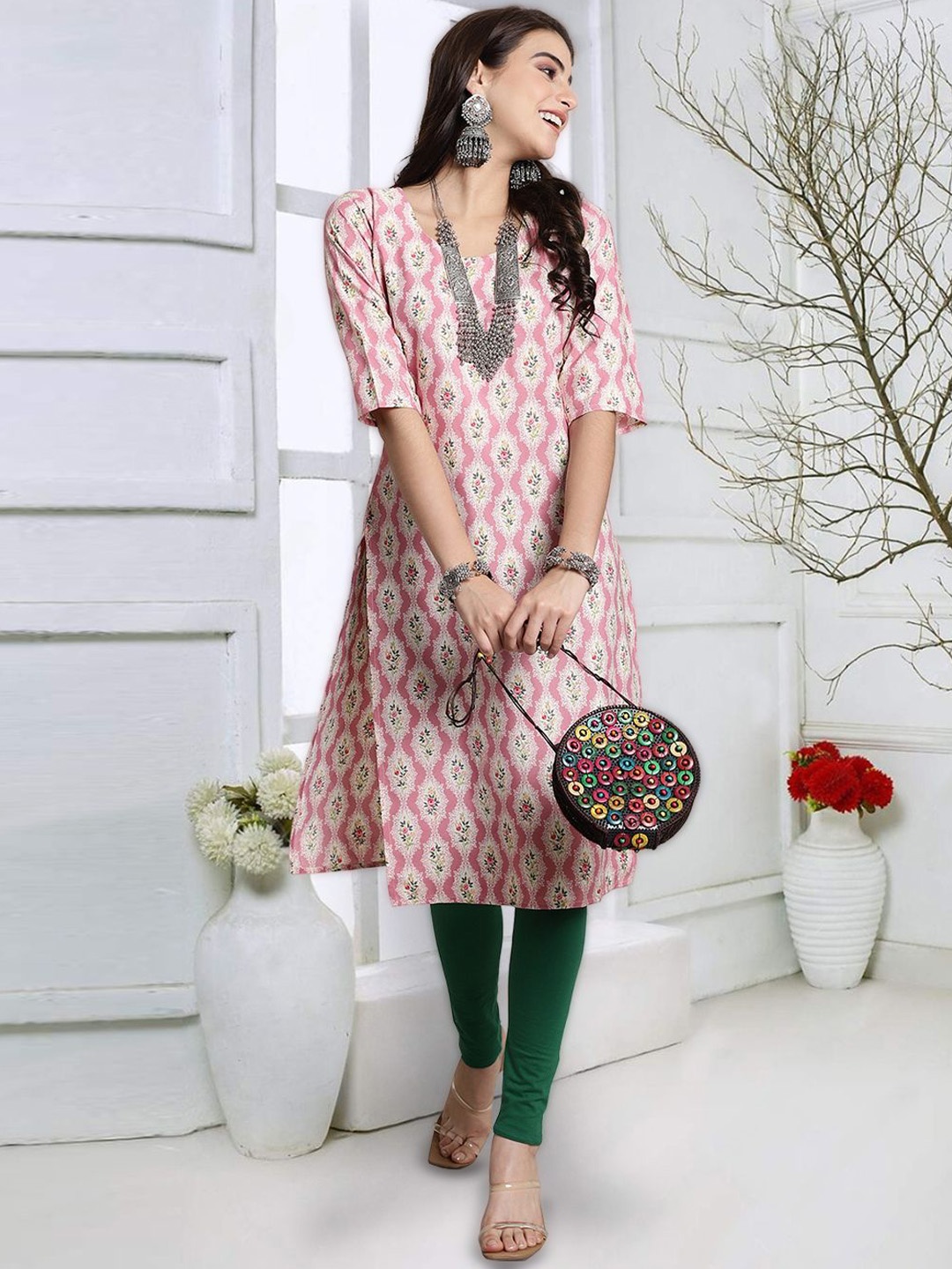 

7Threads Women Floral Printed Straight Kurta, Pink