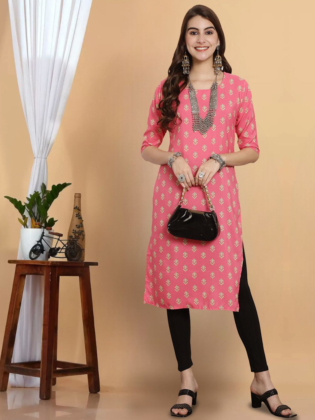 

7Threads Geometric Printed Round Neck Straight Kurta, Pink