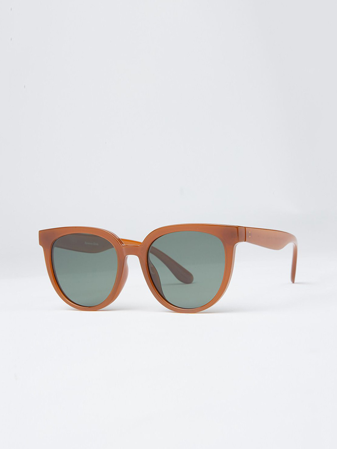 

Banana Club Unisex Square Sunglasses BVP9530-Carmel Cascade, Camel brown