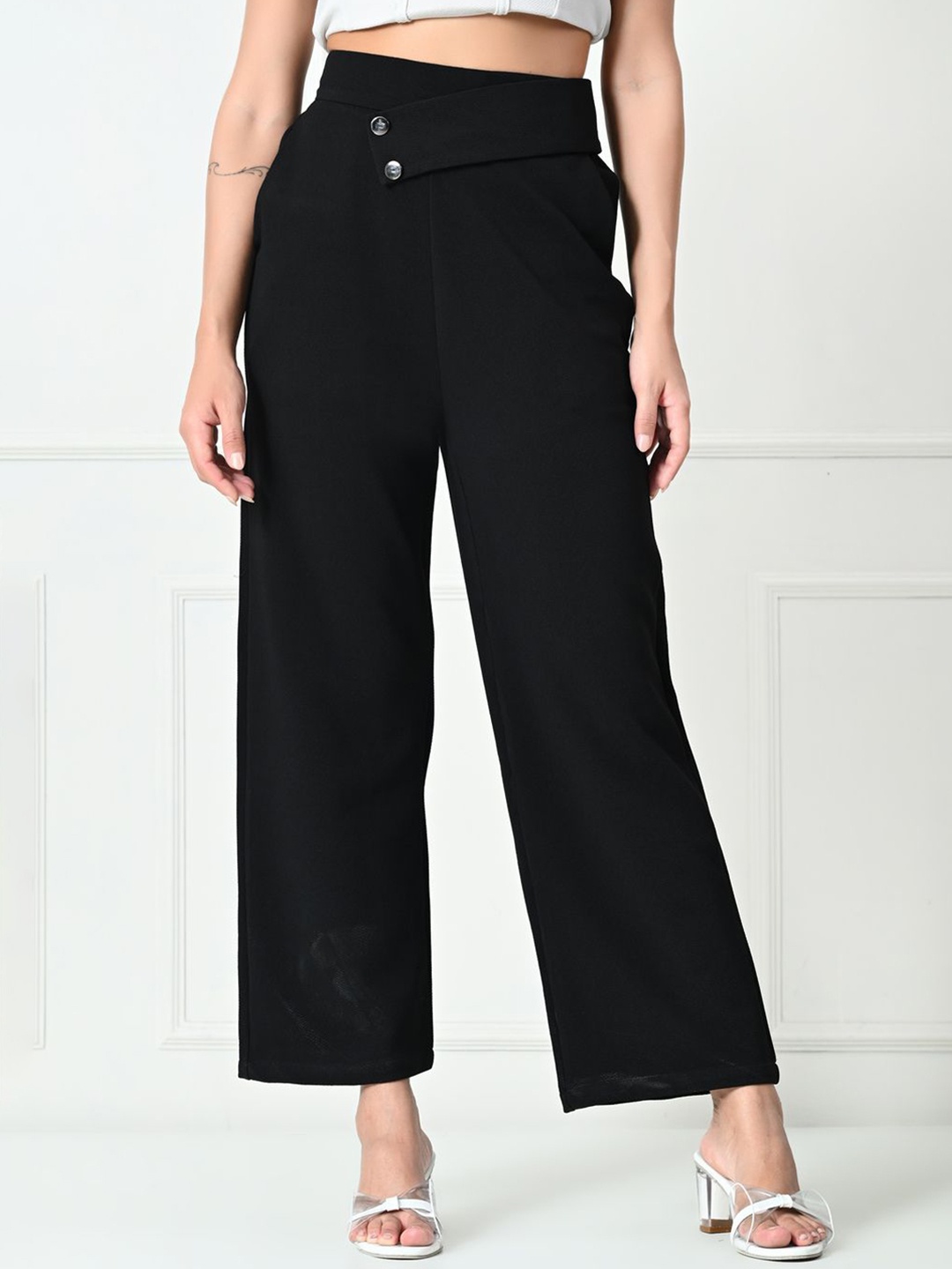

Gladly Women Relaxed Regular Fit Trousers, Black