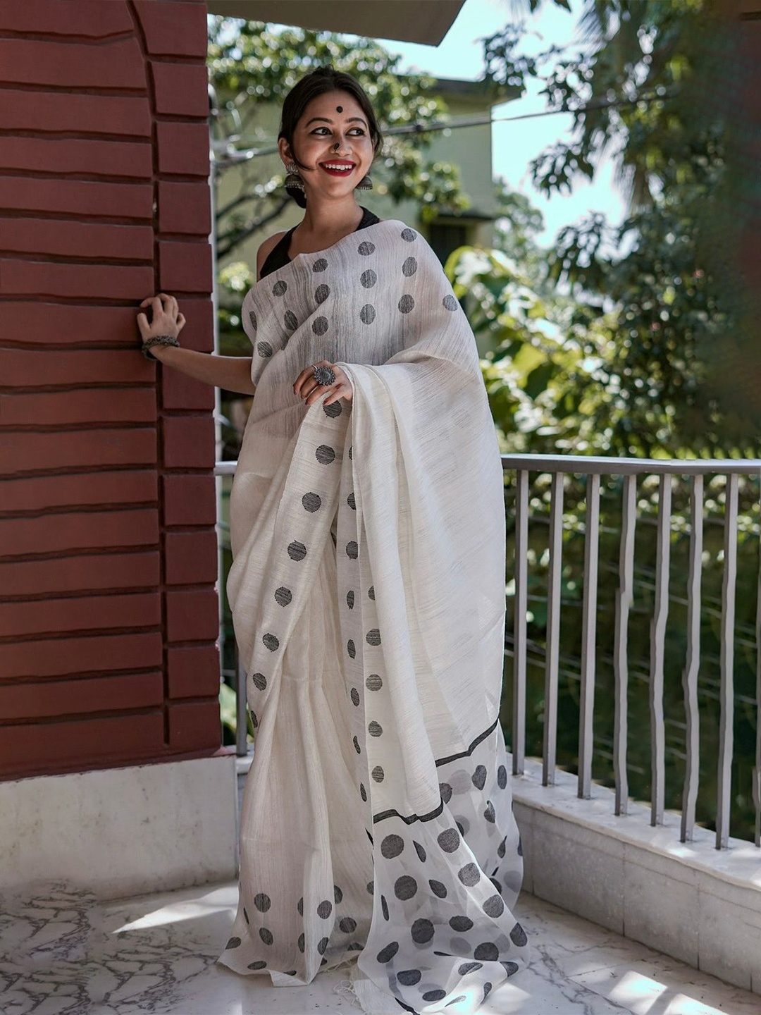 

Marziyaa Polka Dots Banarasi Saree, White
