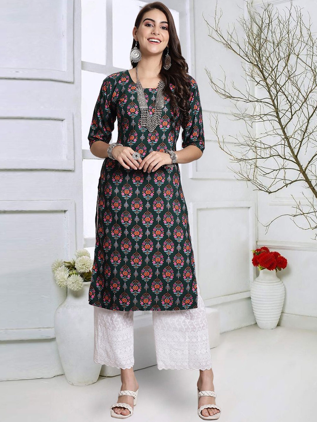 

7Threads Floral Printed Round Neck Straight Kurta, Black