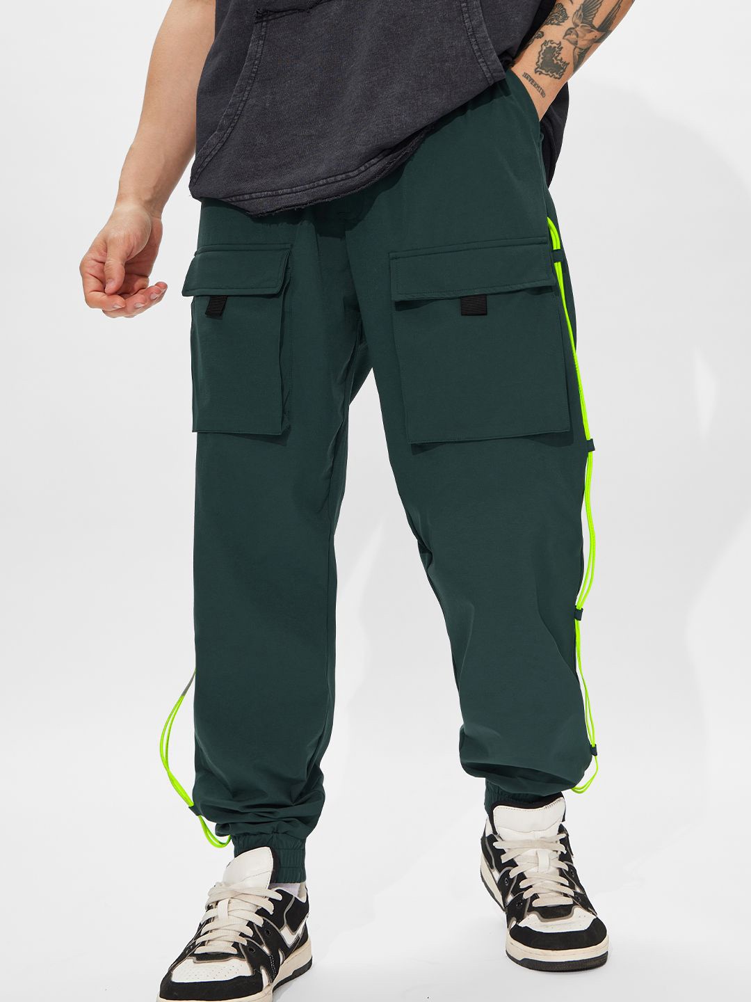 

The Souled Store Men Baggy-Fit Cotton Mid-Rise Joggers, Green