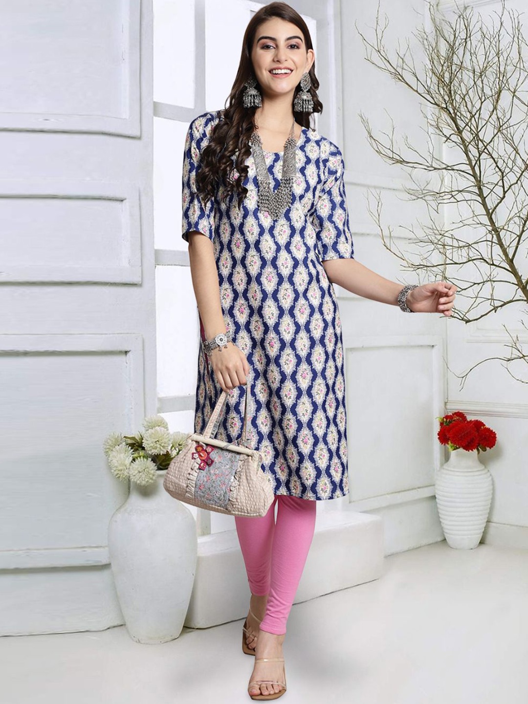 

7Threads Floral Printed Round Crepe Straight Kurta, Navy blue