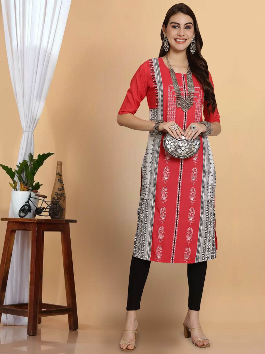 

7Threads Floral Printed Round Neck Straight Kurta, Red