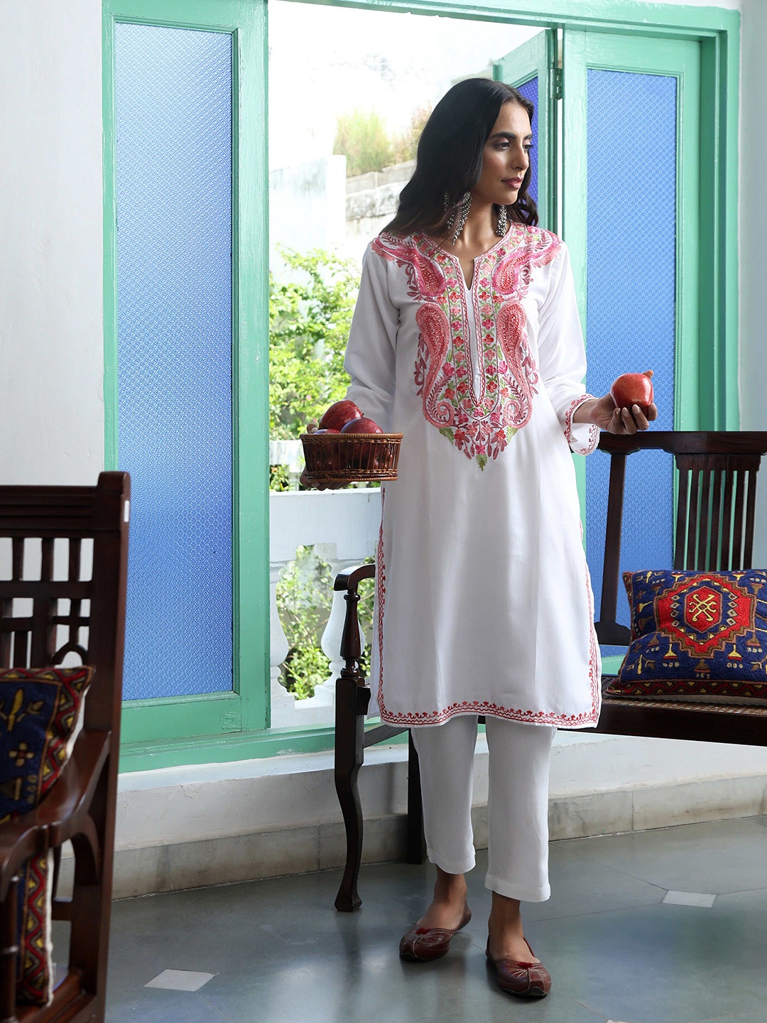 

House of Chikankari Floral Embroidered Notch Neck Cotton Straight Kurta, White