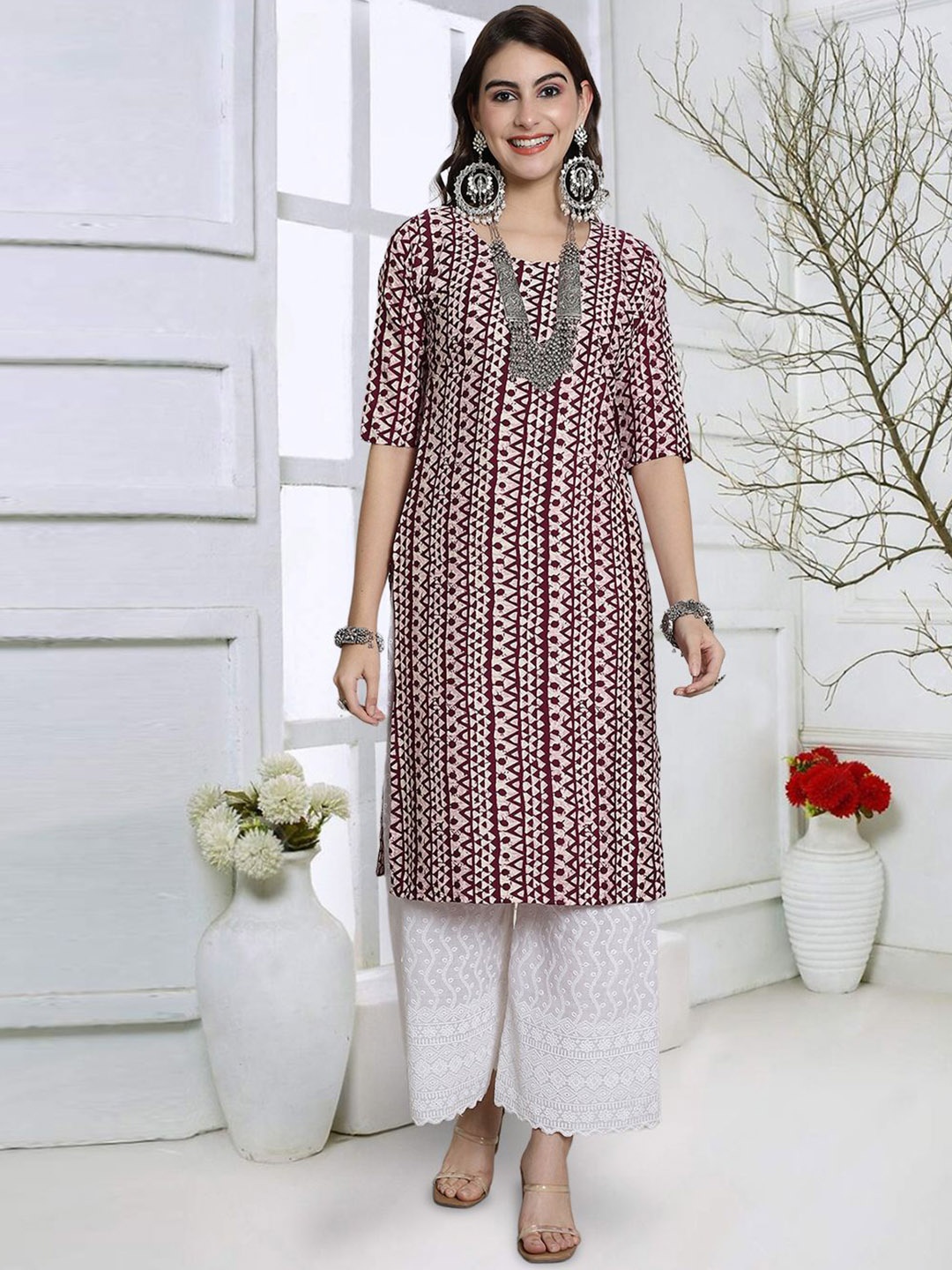 

7Threads Geometric Printed Round Neck Crepe Straight Kurta, Maroon