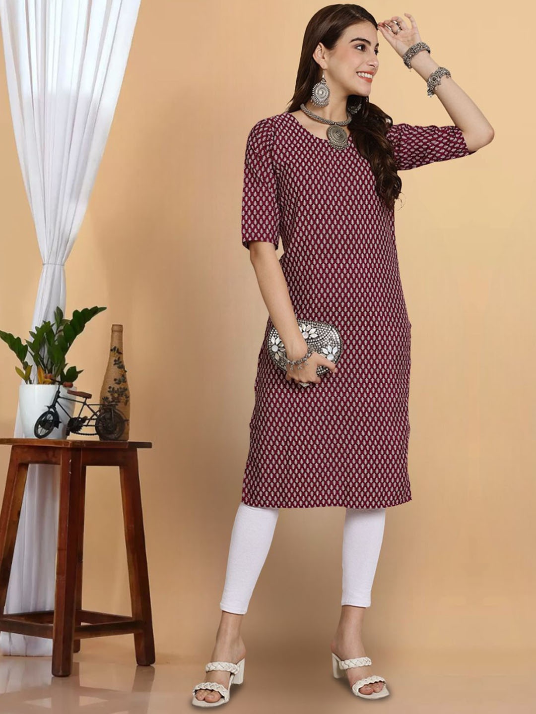 

7Threads Floral Printed Round Neck Straight Kurta, Maroon