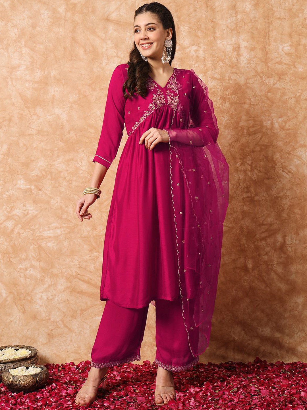 

JAPNAAM Women Floral Embroidered Regular Kurta with Trousers & With Dupatta, Pink