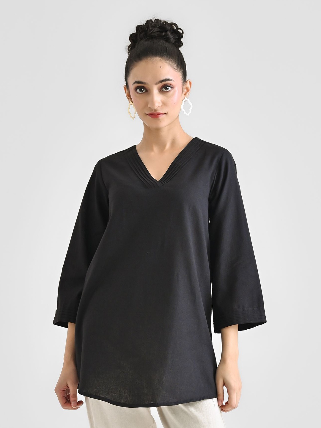 

Rustorange V-Neck Pure Cotton Kurti, Black