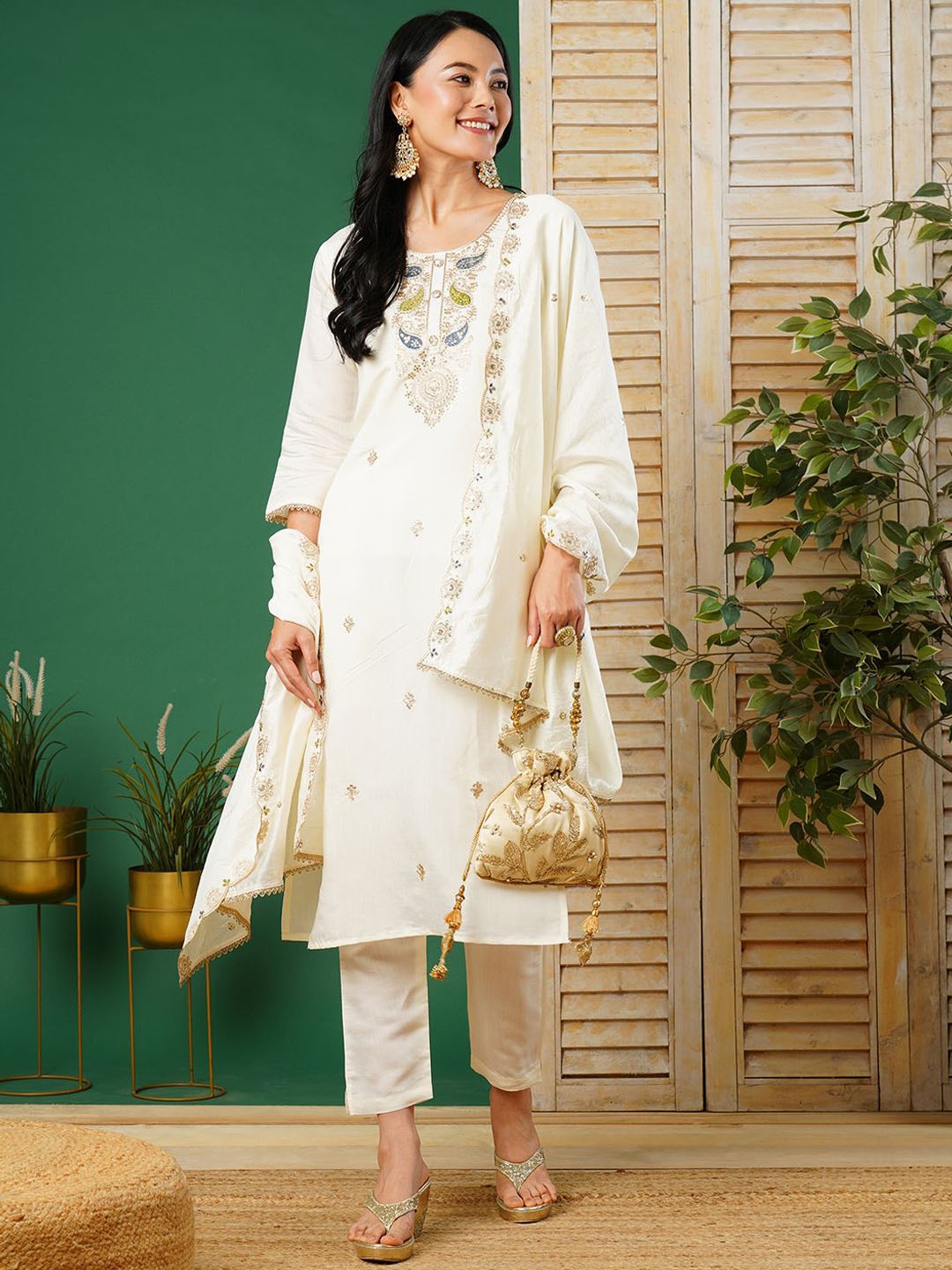 

CARTYSHOP Floral Embroidered Regular Zari Straight Kurta with Salwar & Dupatta, Beige