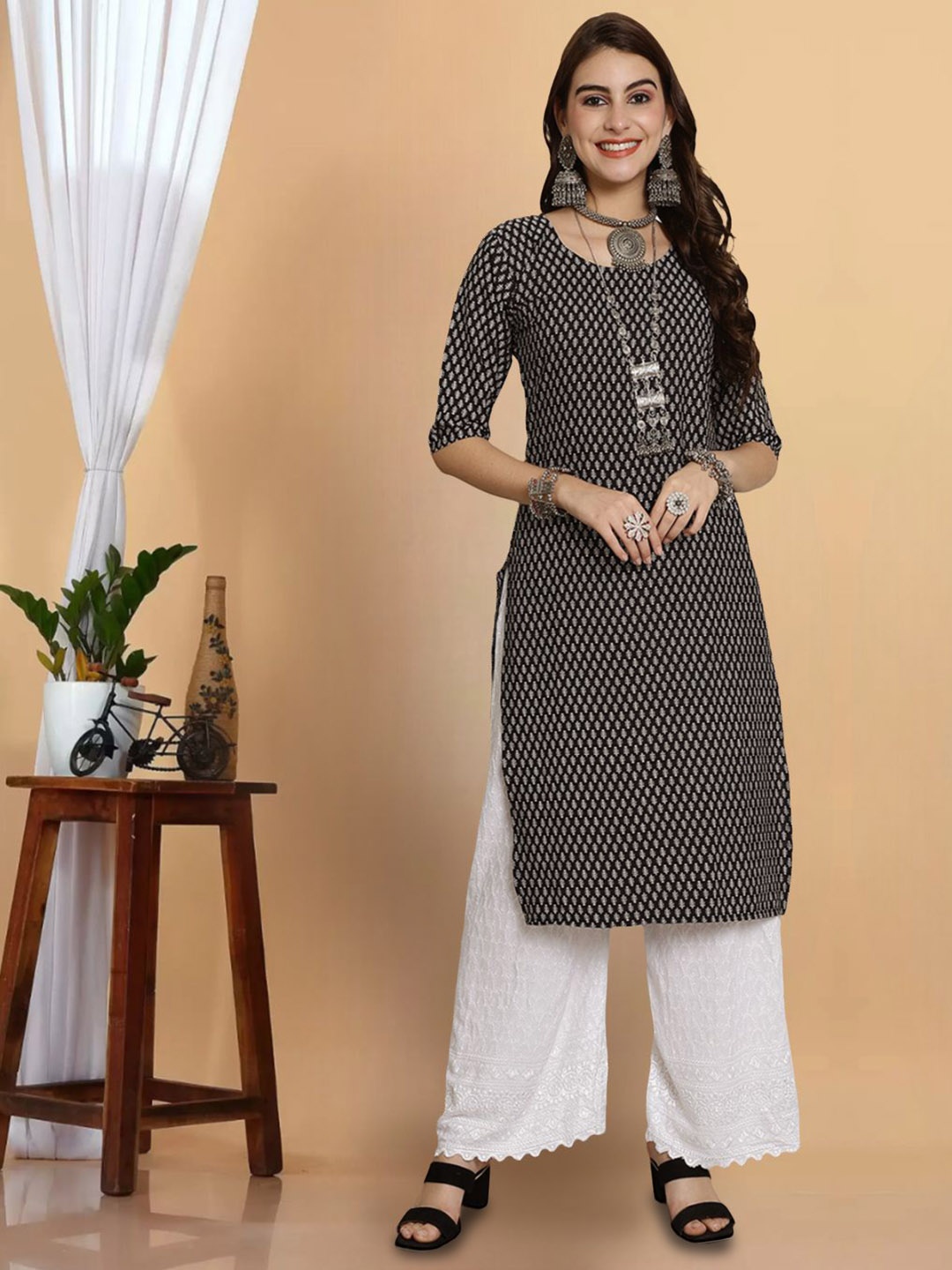 

7Threads Floral Printed Round Neck Straight Kurta, Black