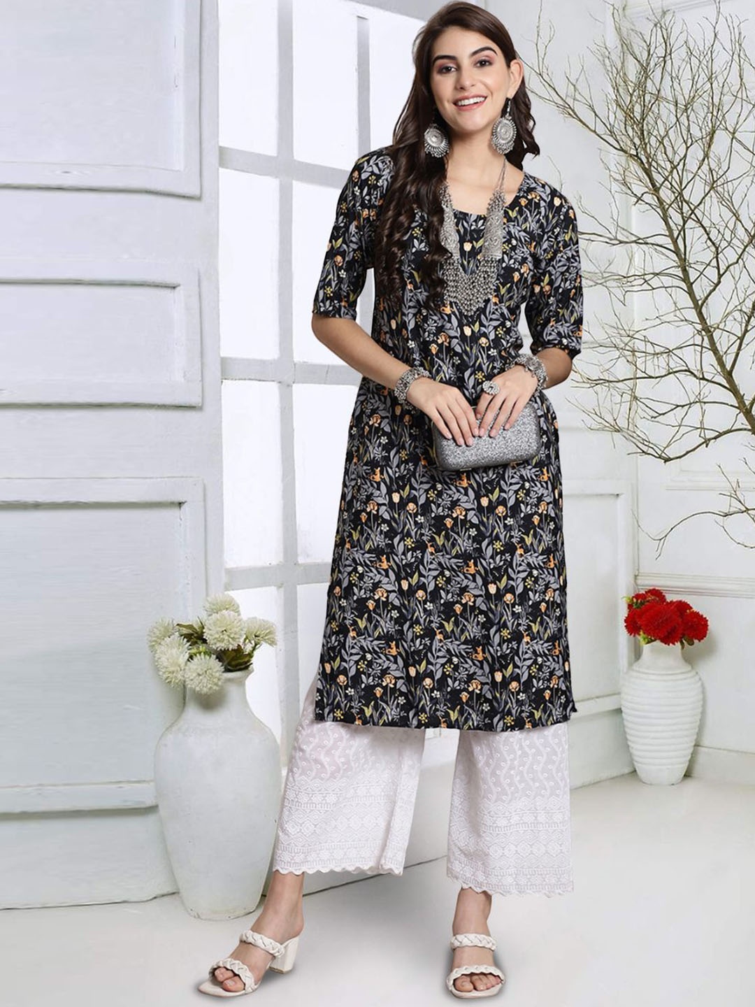 

7Threads Floral Printed Round Neck Straight Kurta, Black