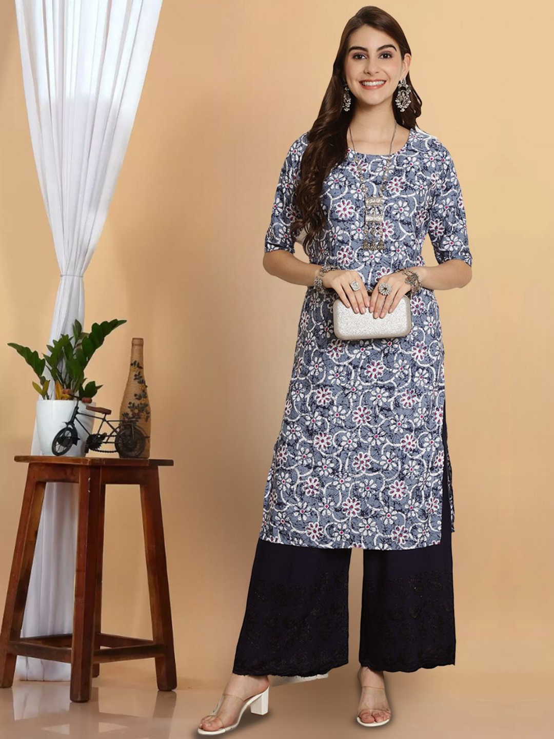 

7Threads Floral Printed Round Neck Straight Kurta, Blue