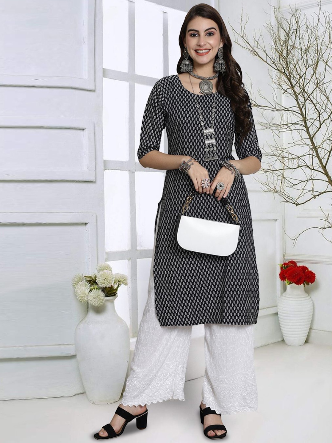

7Threads Floral Printed Round Neck Straight Kurta, Black