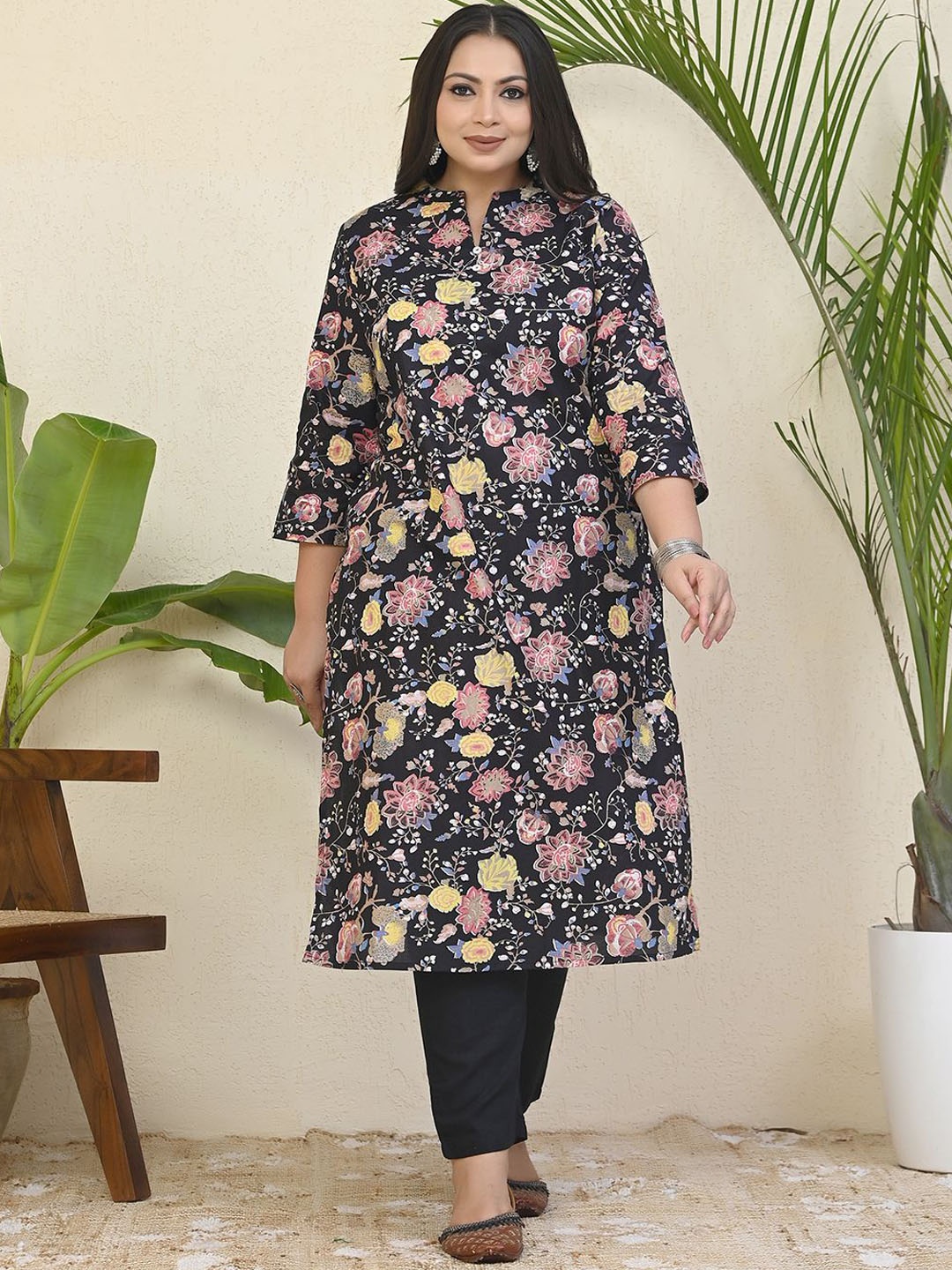 

Aspriya Plus Size Floral Printed Mandarin Collar Pure Cotton Straight Kurta with Trousers, Black