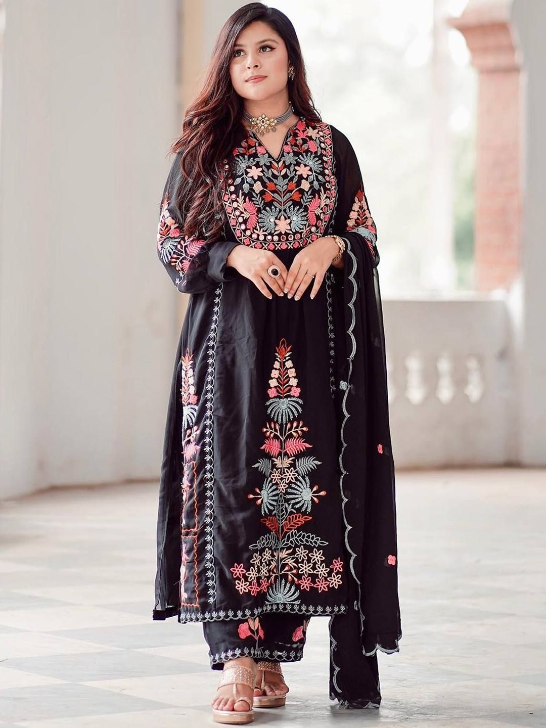 

JAPNAAM Women Ethnic Motifs Embroidered Regular Kurta with Trousers & With Dupatta, Black