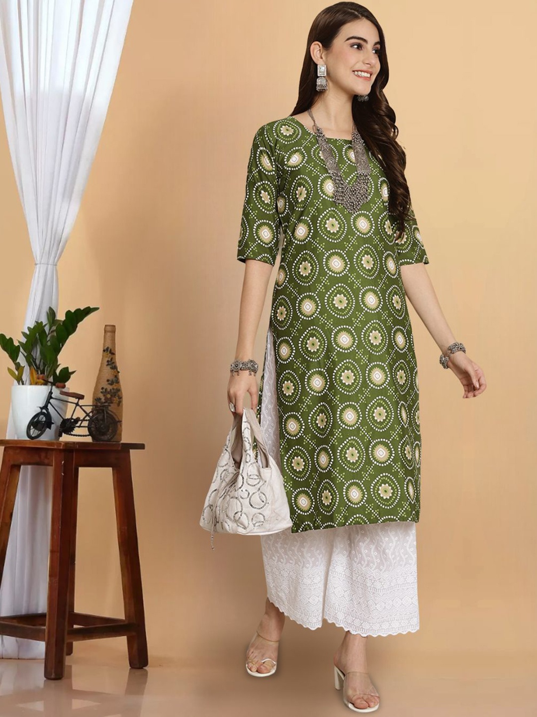 

7Threads Floral Printed Round Neck Straight Kurta, Green