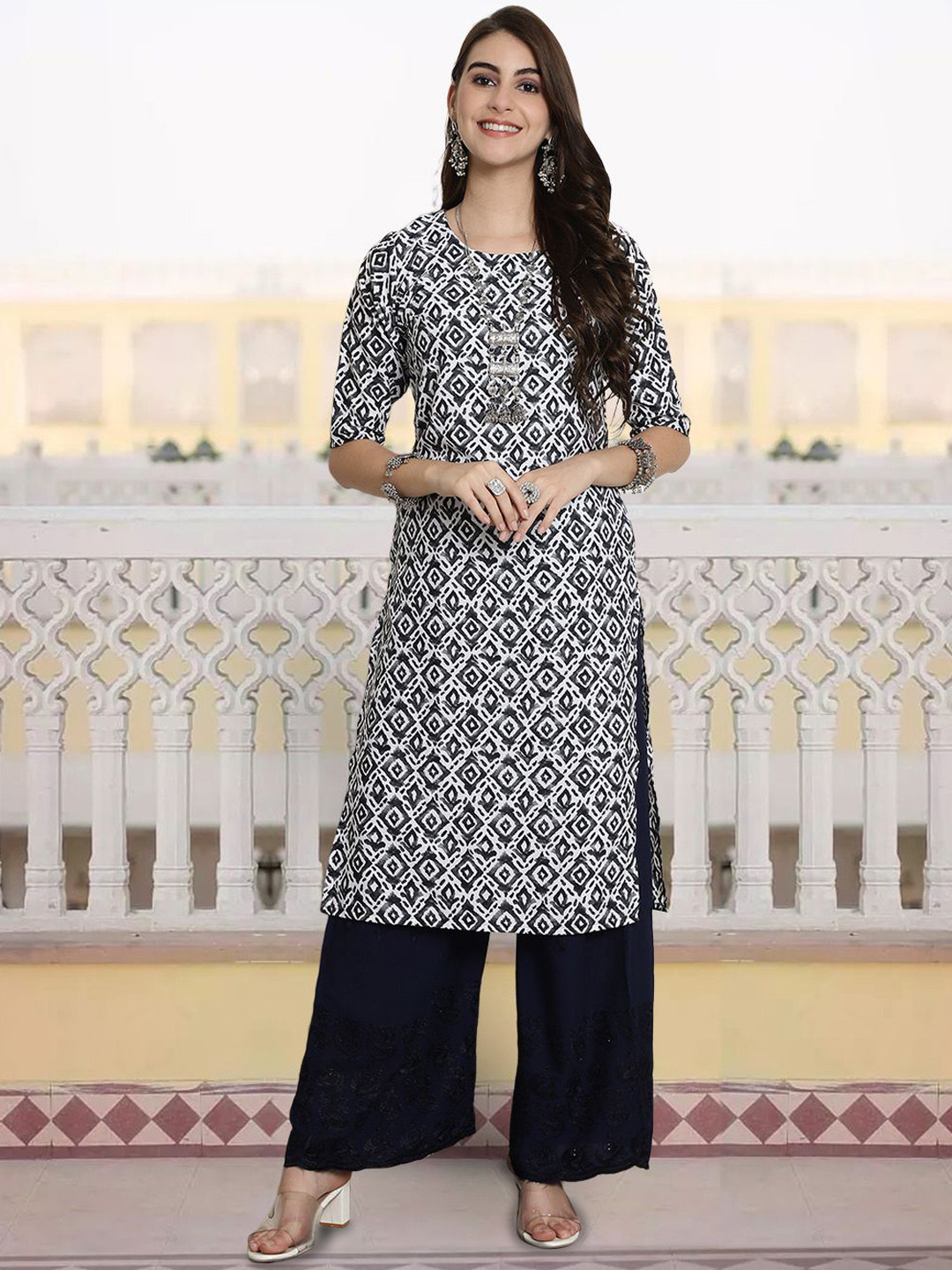 

7Threads Geometric Printed Round Neck Short Sleeves Straight Kurta, Black