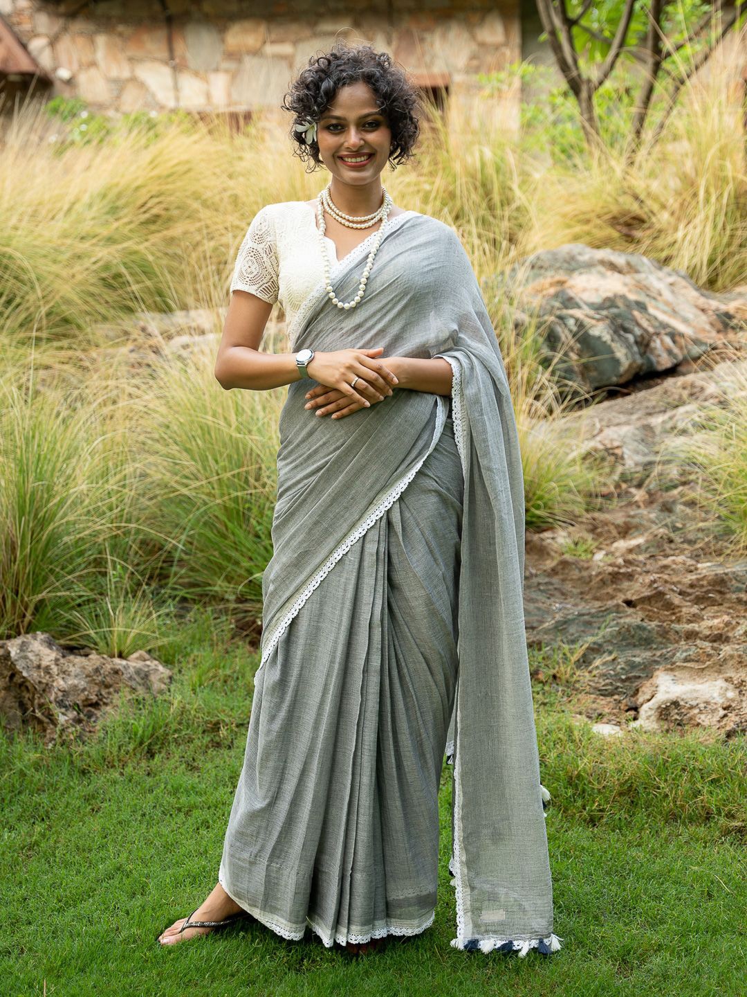 

Suta Solid Pure Cotton Ready to Wear Saree, Grey