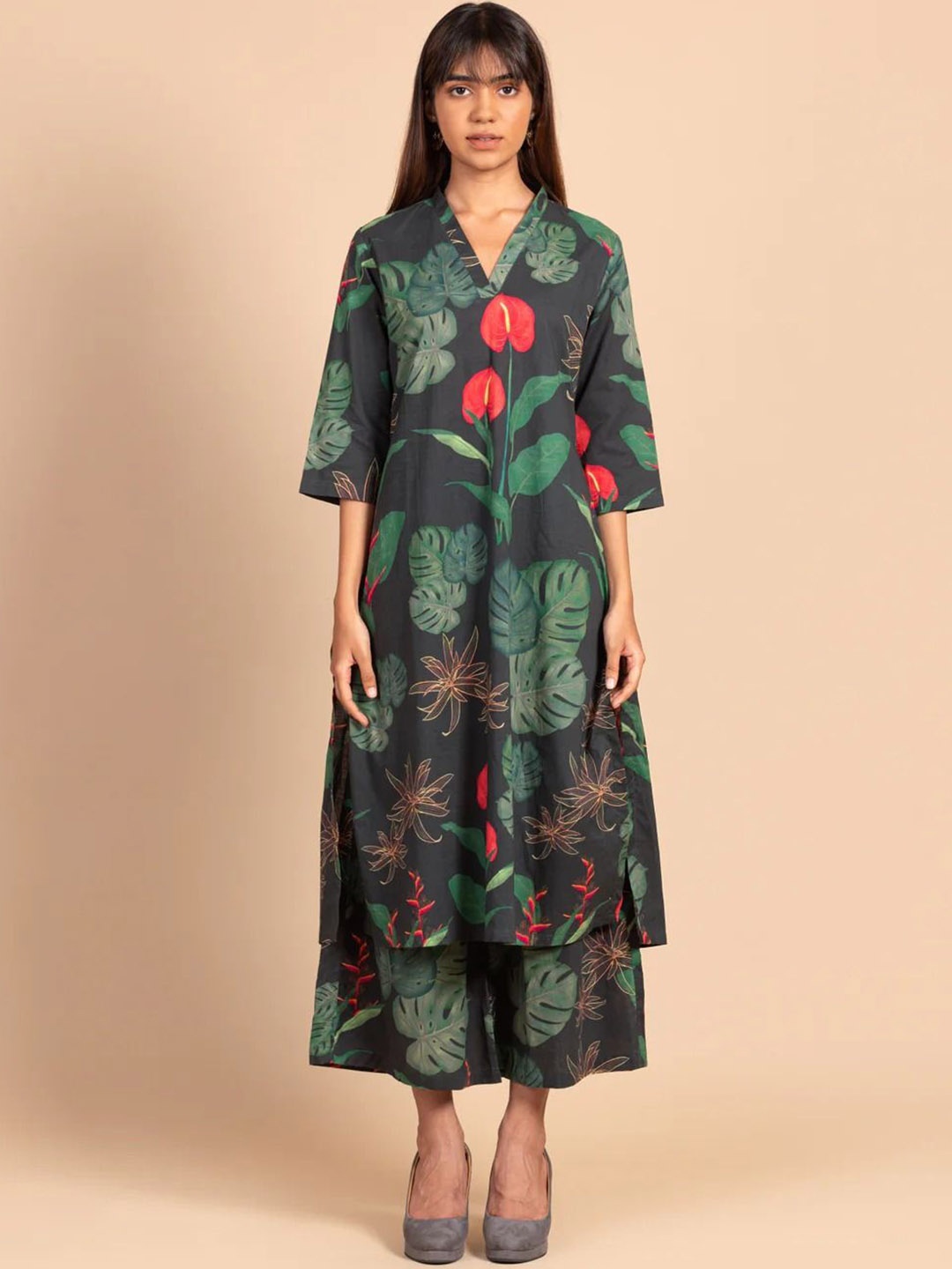

GoSriKi Floral Printed V-Neck Straight Kurta With Palazzos, Green