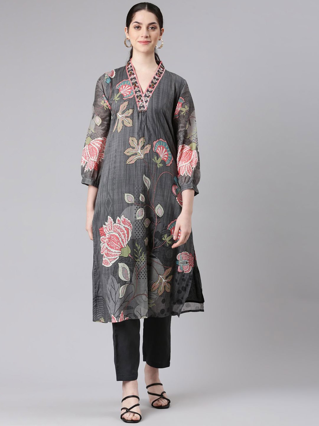 

Neerus Floral Printed Straight Kurta with Trousers, Grey