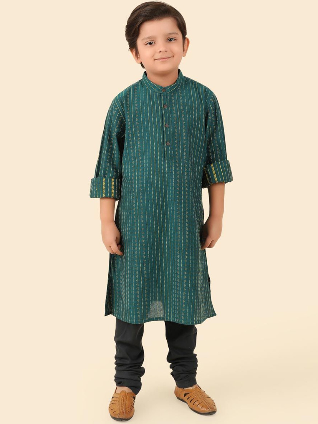 

Fabindia Boys Geometric Embroidered Thread Work Mandarin Collar Cotton Straight Kurta, Green