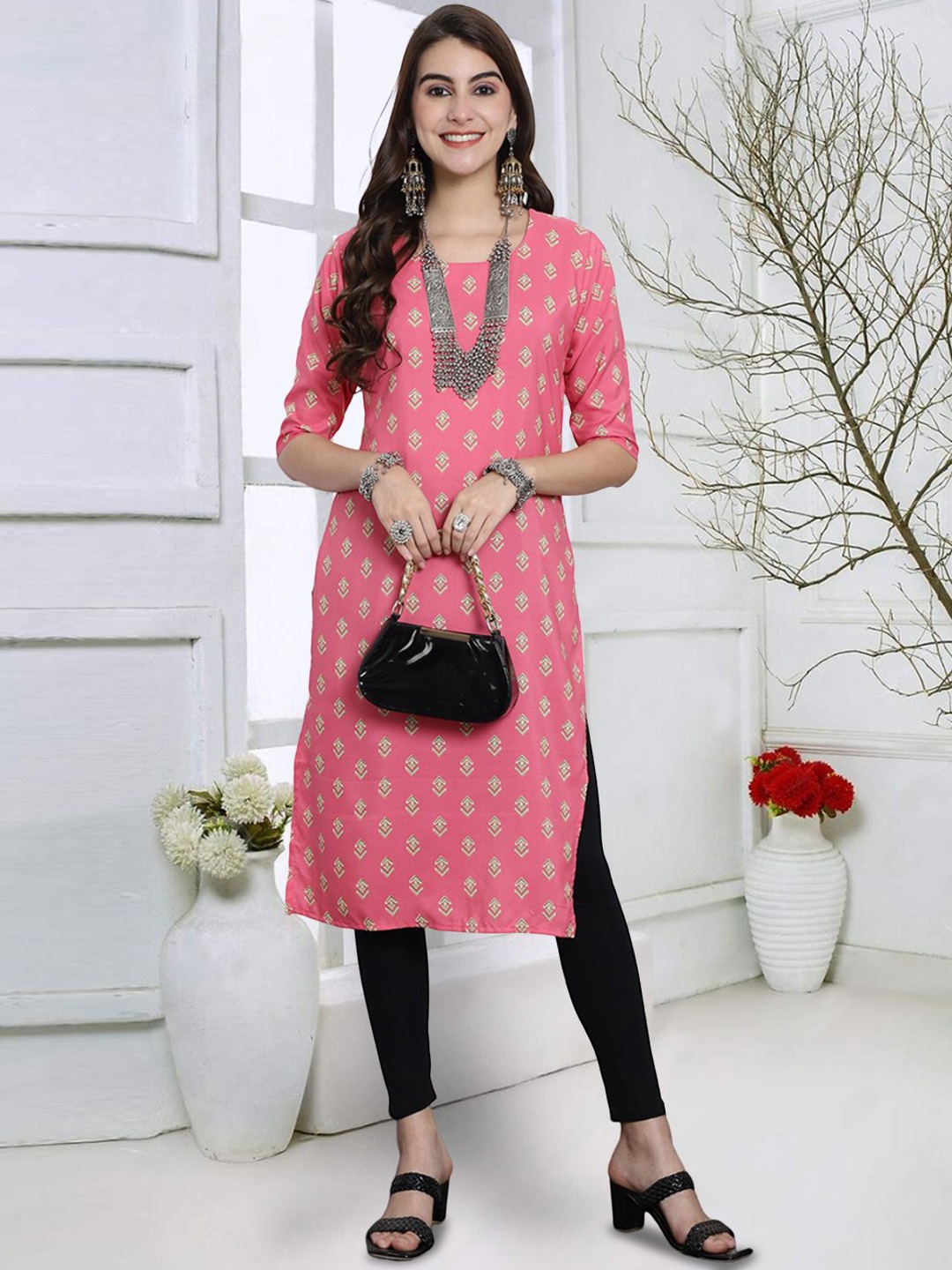 

7Threads Geometric Printed Round Neck Straight Kurta, Pink