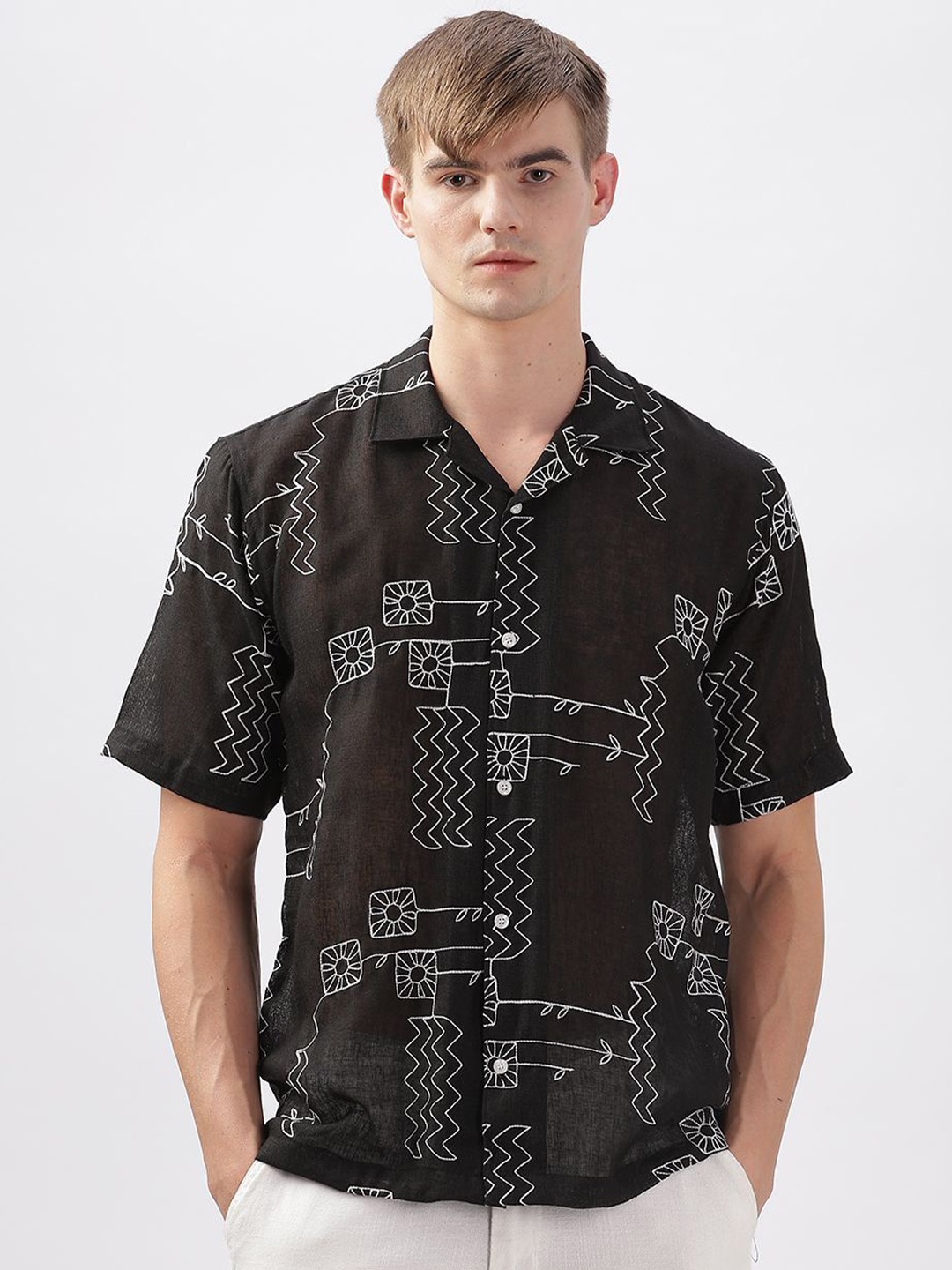 

Vestirio Men Relaxed Opaque Printed Casual Shirt, Black