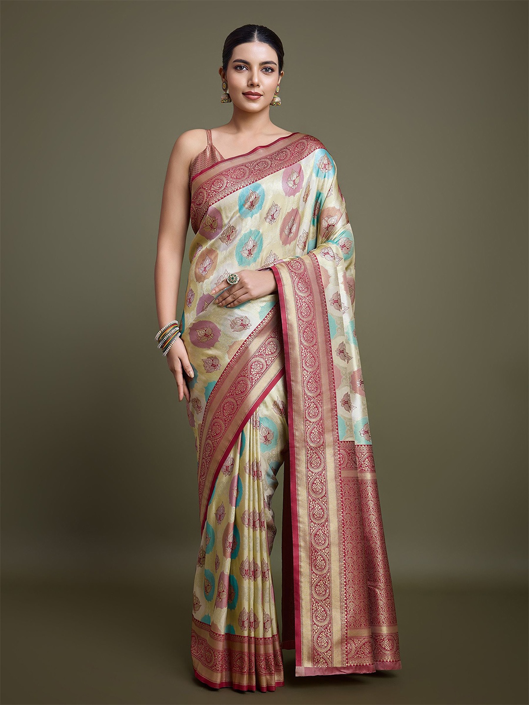 

MONJOLIKA FASHION Ethnic Motifs Zari Banarasi Saree, Maroon